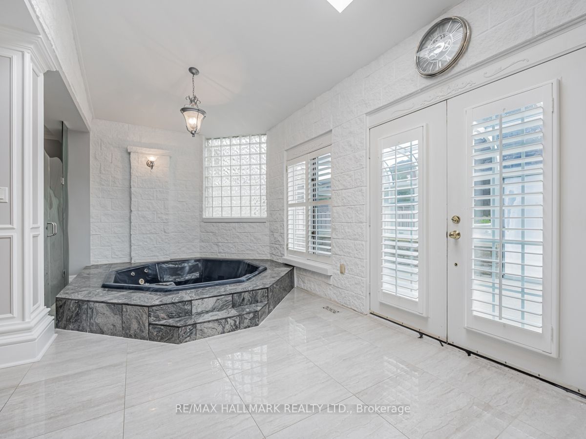 138 Elgin Mills Rd W