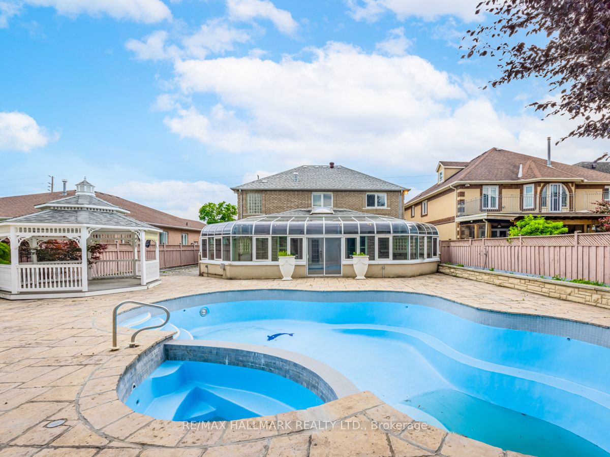 138 Elgin Mills Rd W