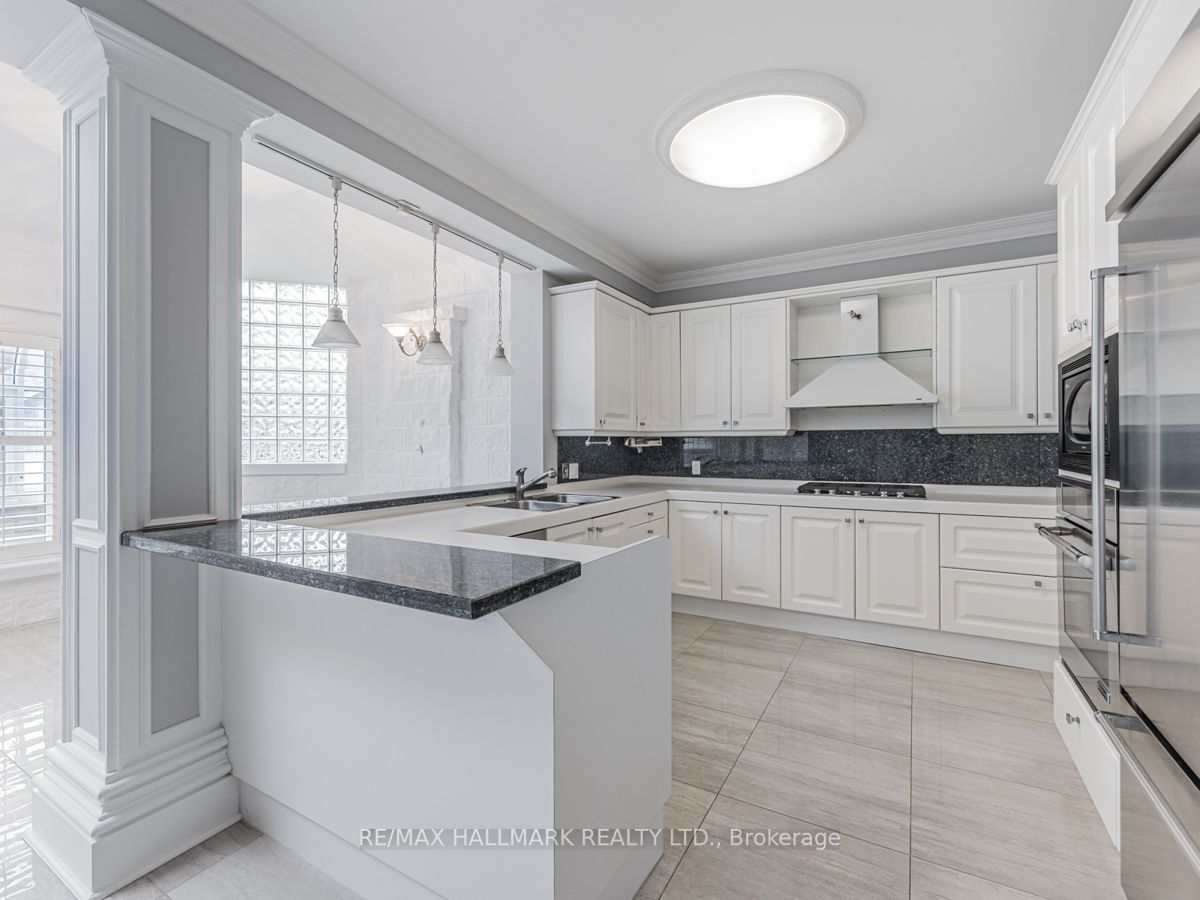 138 Elgin Mills Rd W