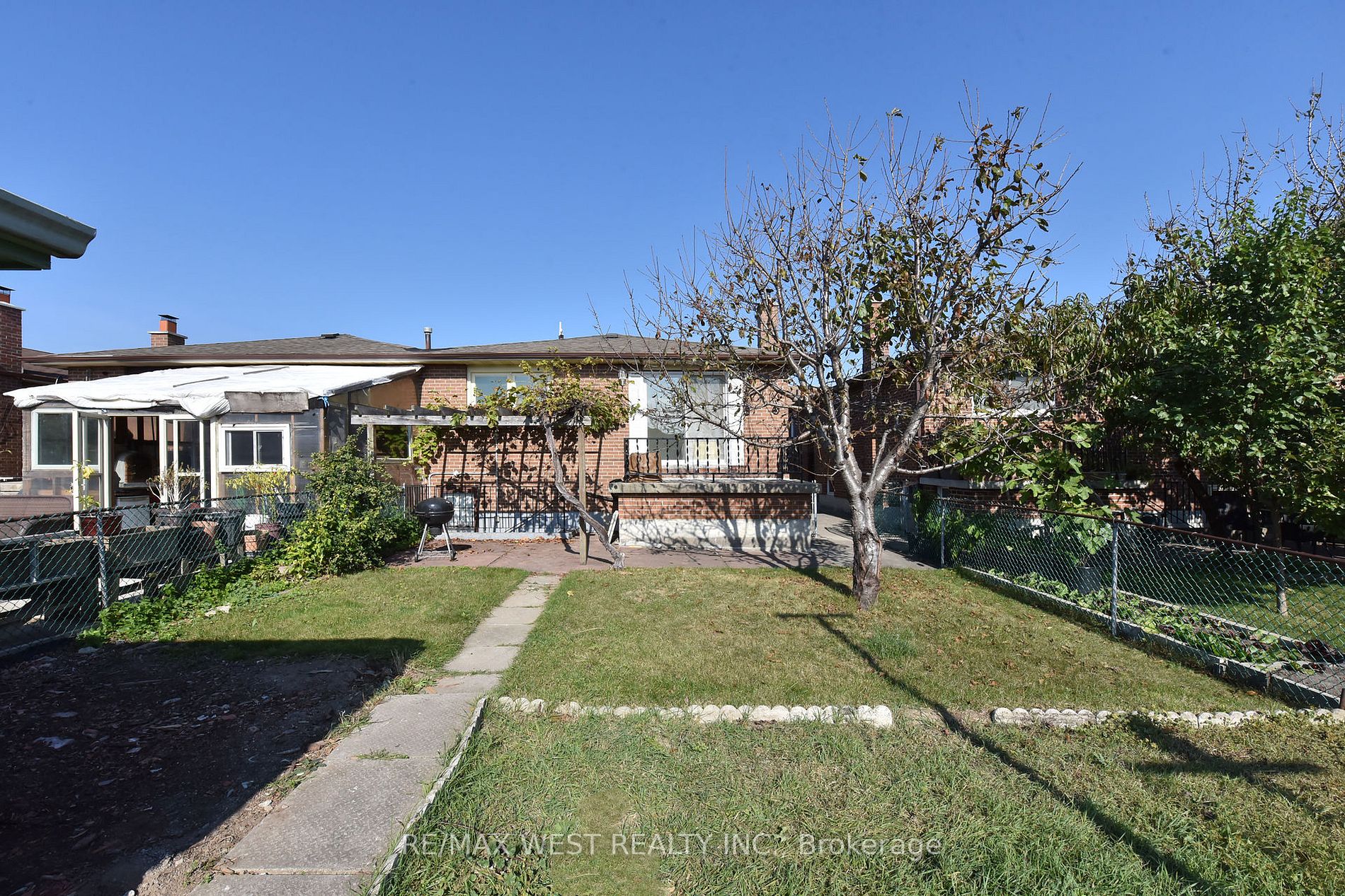 65 Ashburn Crescent