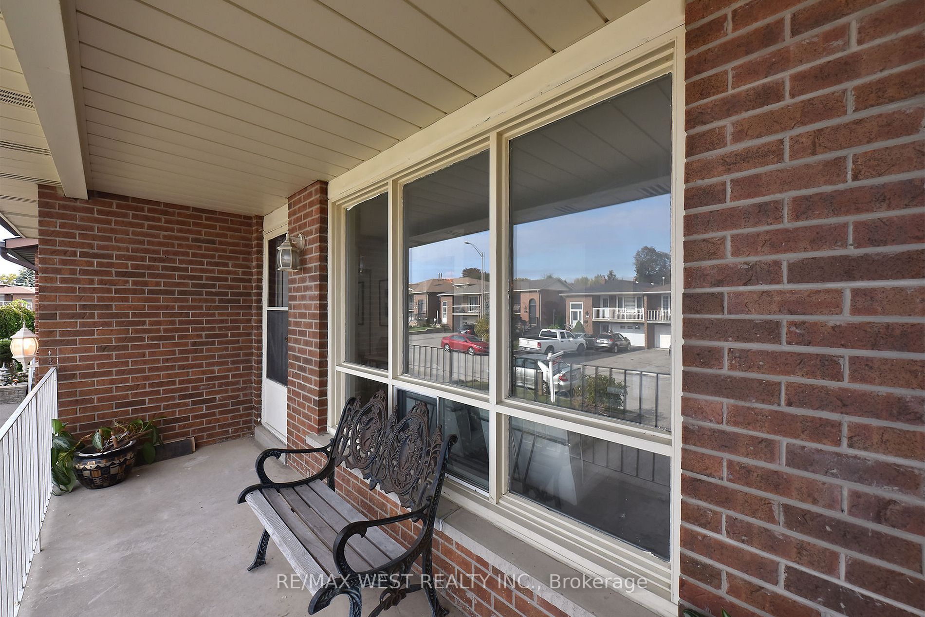 65 Ashburn Crescent