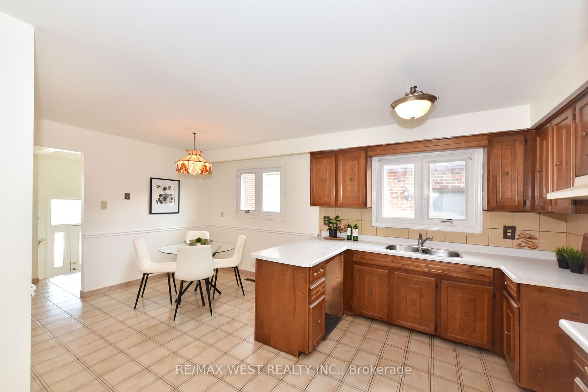 65 Ashburn Crescent