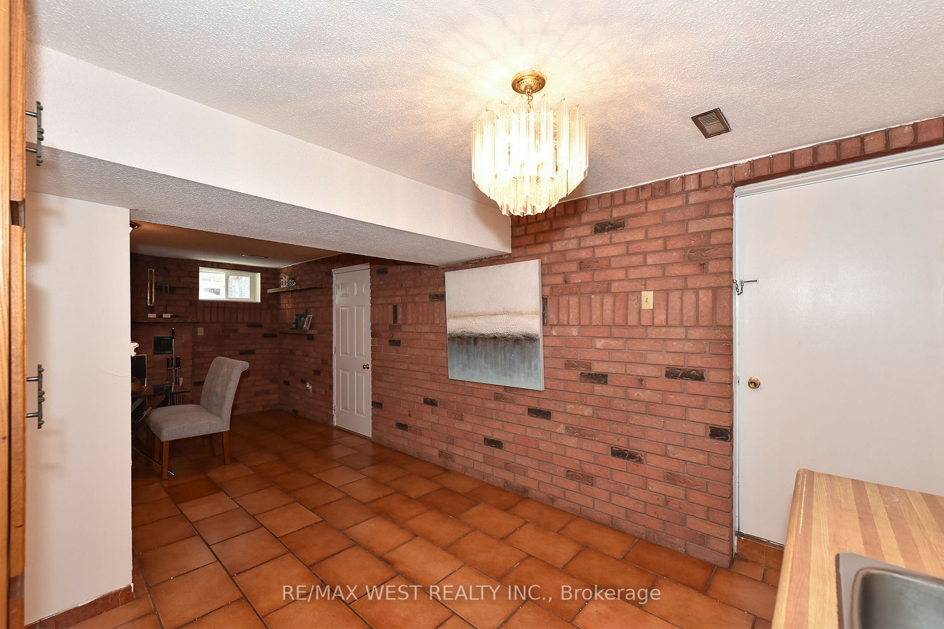 65 Ashburn Crescent