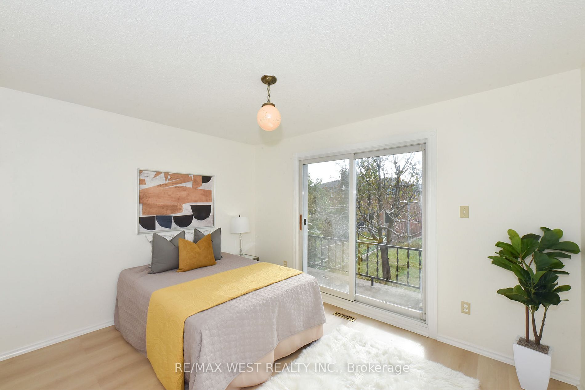 65 Ashburn Crescent