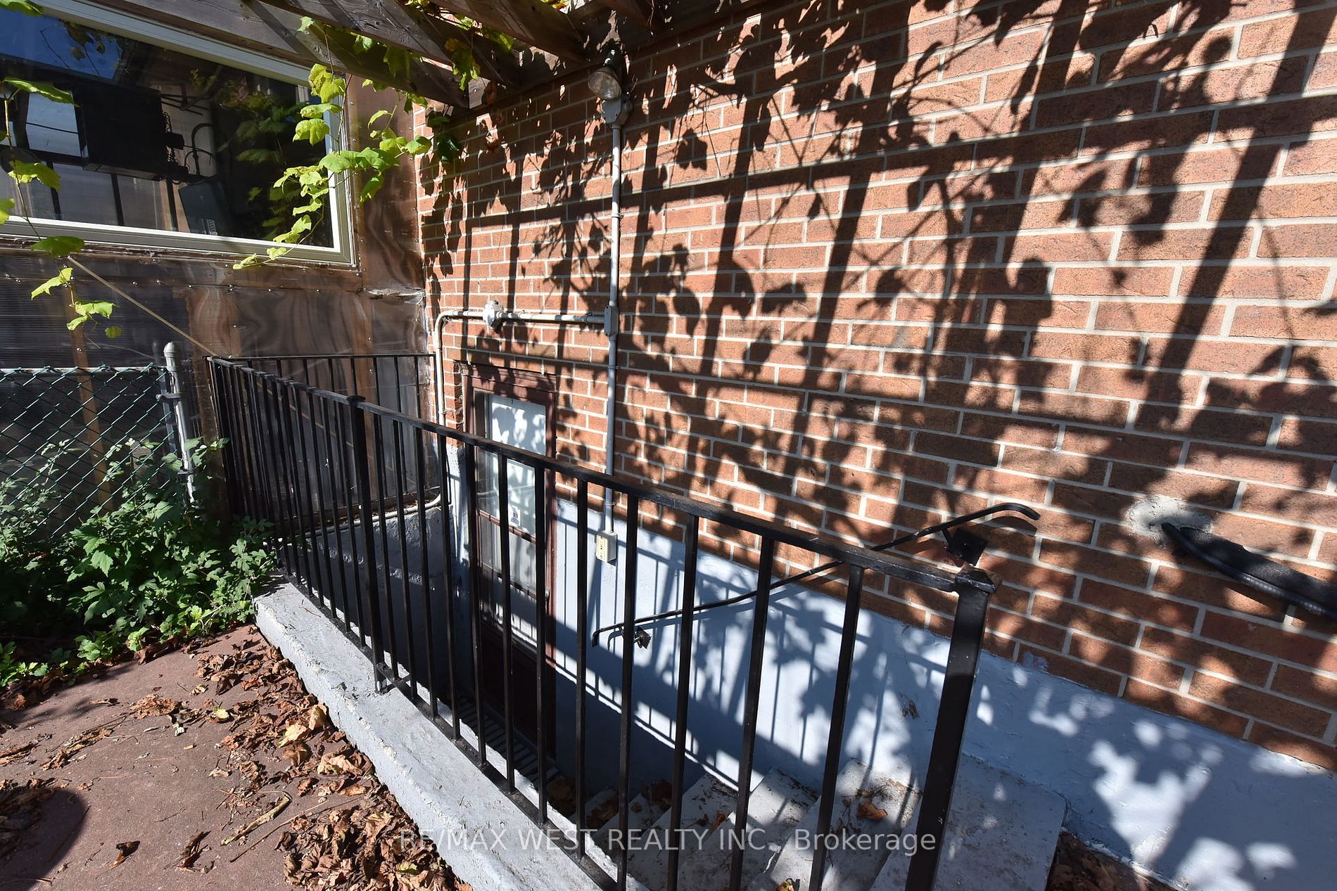 65 Ashburn Crescent
