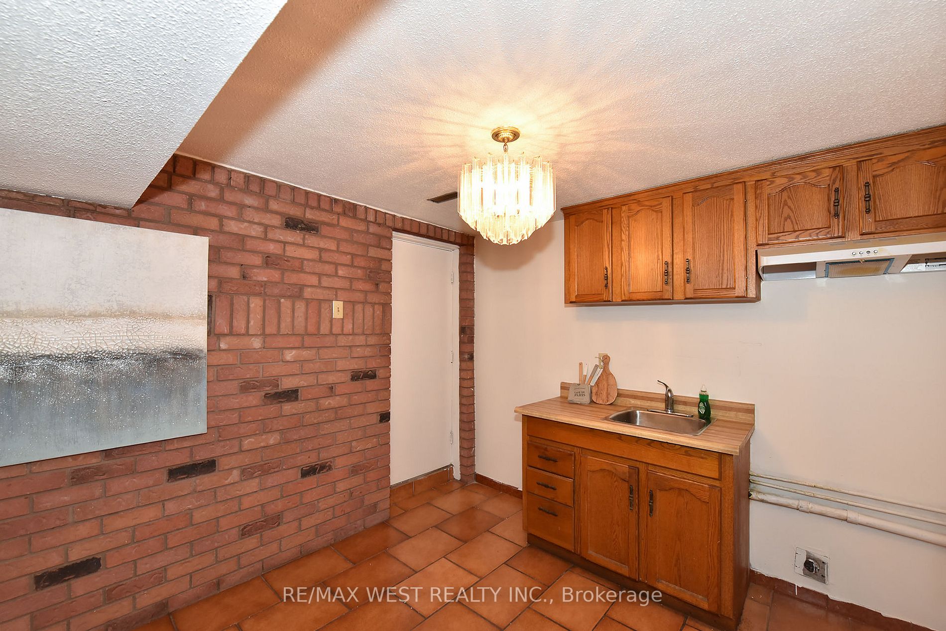 65 Ashburn Crescent