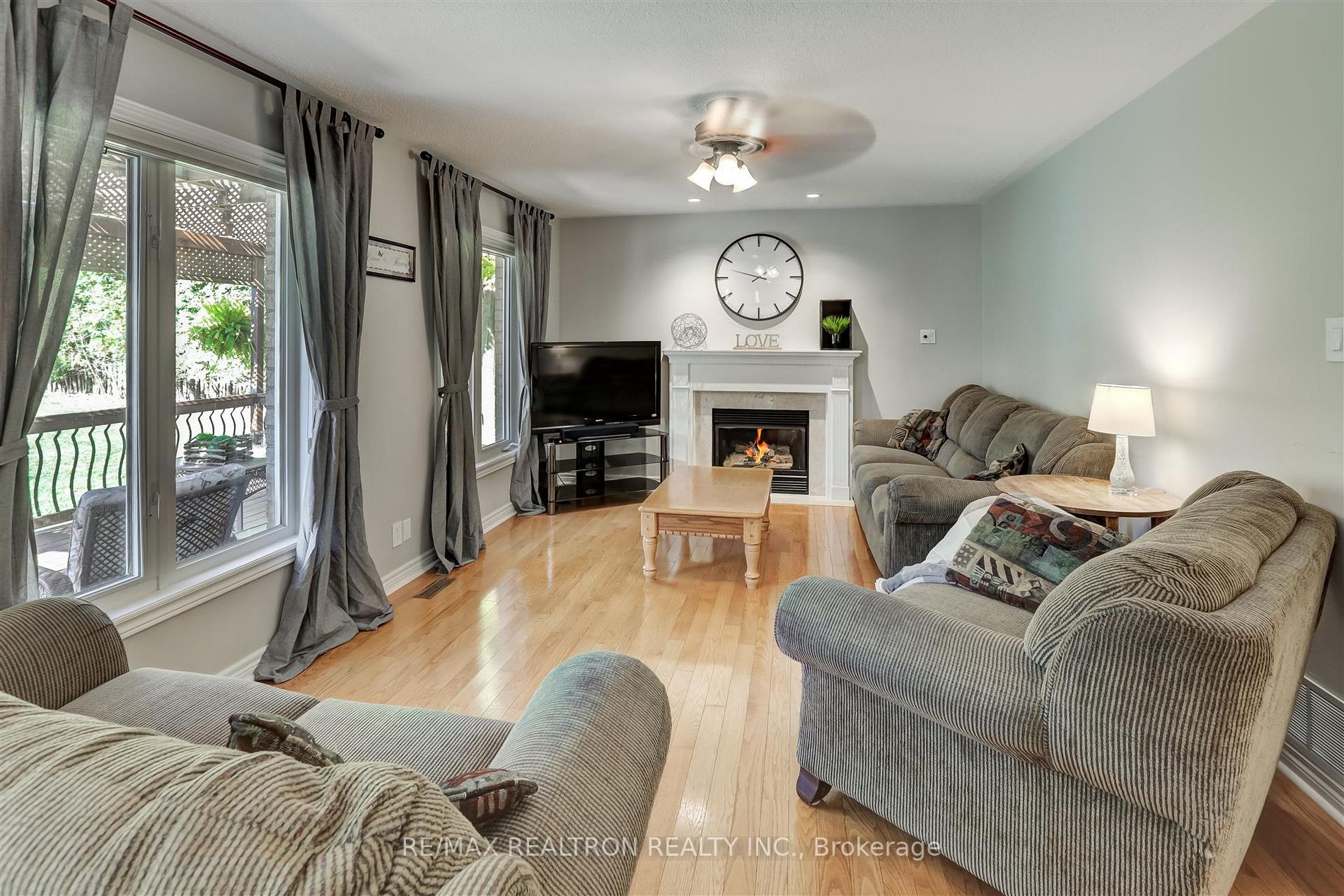 561 Roeder Crt