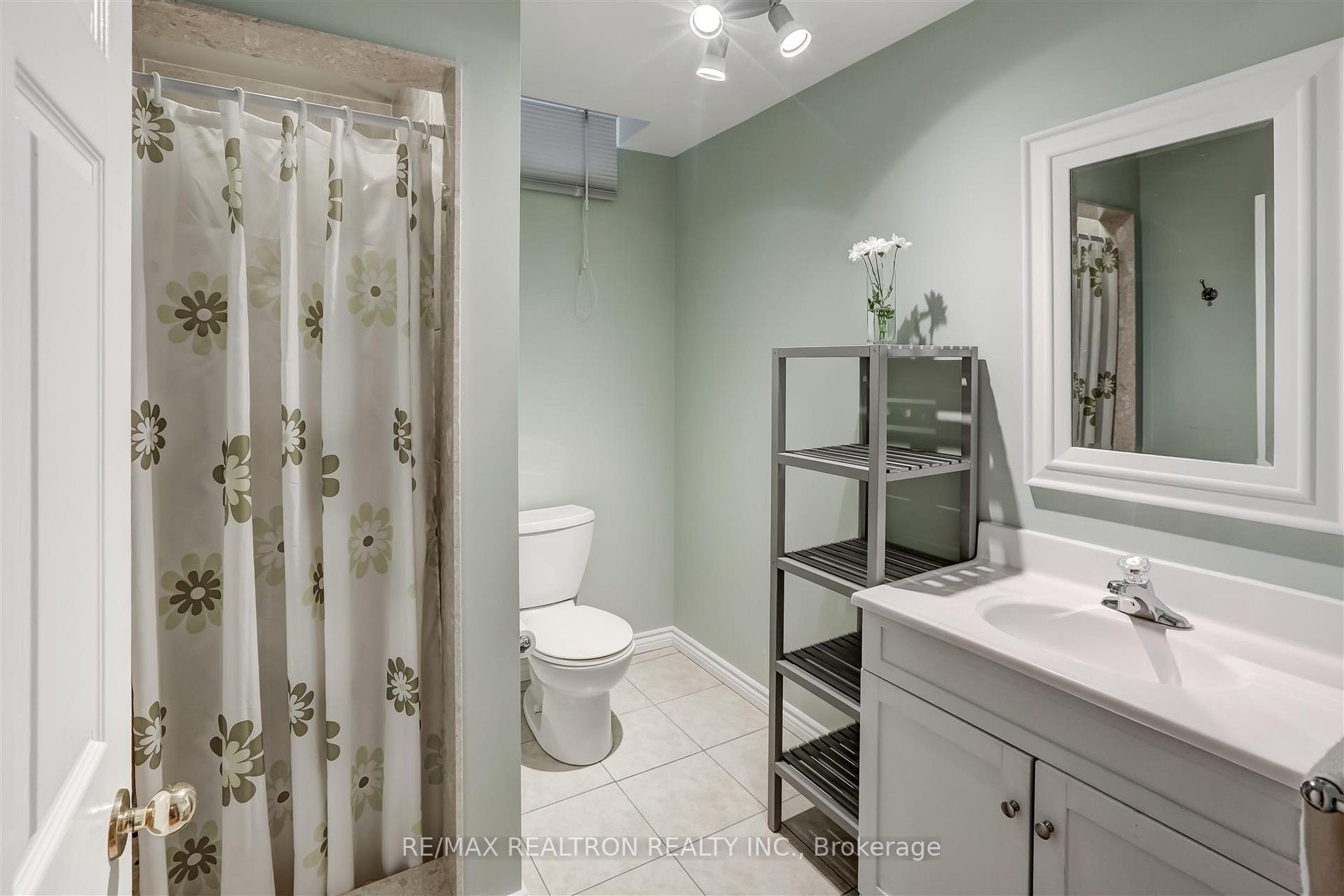 561 Roeder Crt