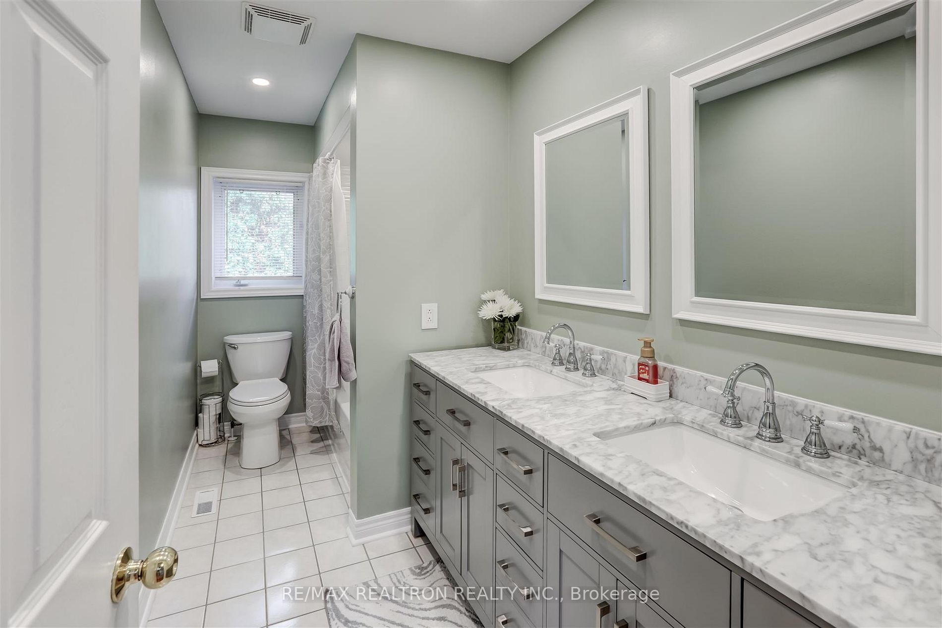 561 Roeder Crt