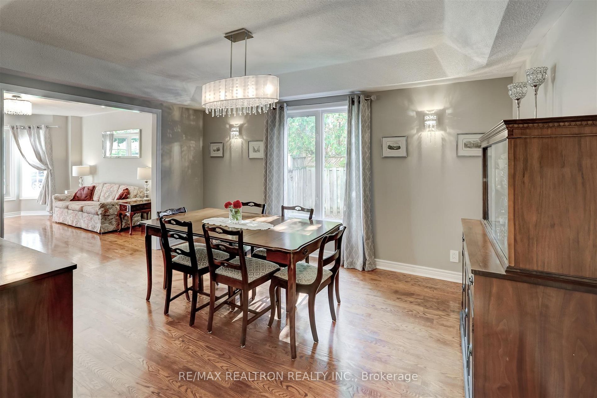 561 Roeder Crt