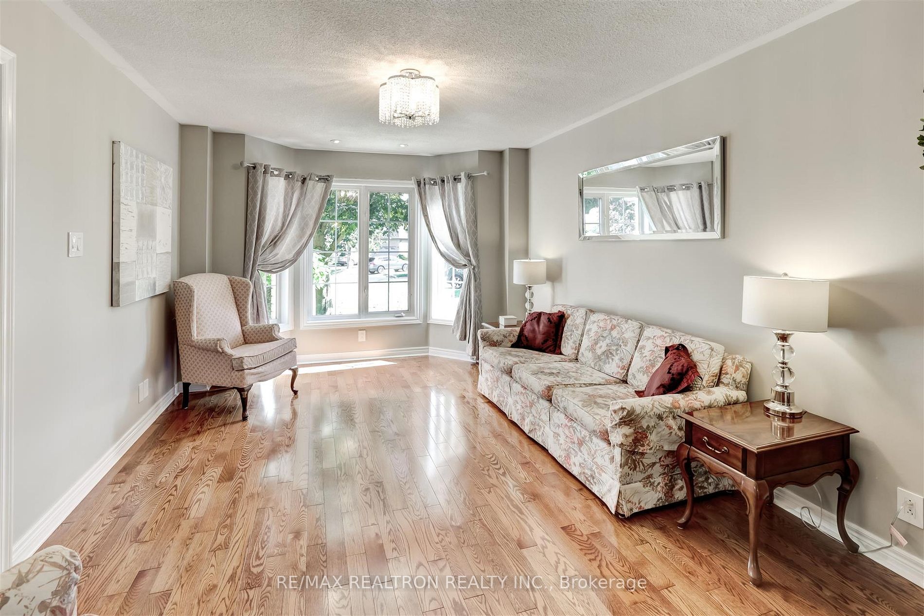 561 Roeder Crt