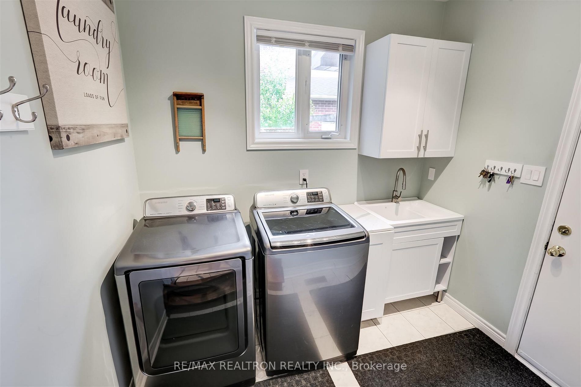 561 Roeder Crt