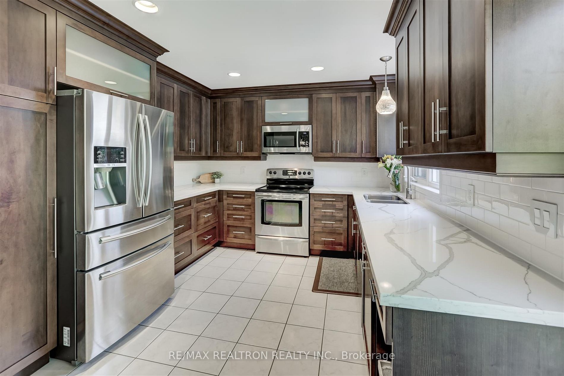 561 Roeder Crt