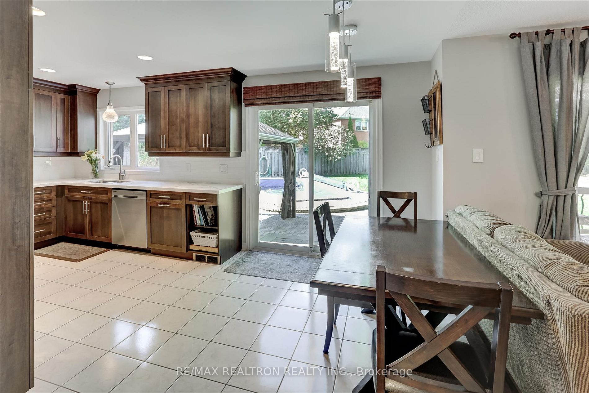561 Roeder Crt