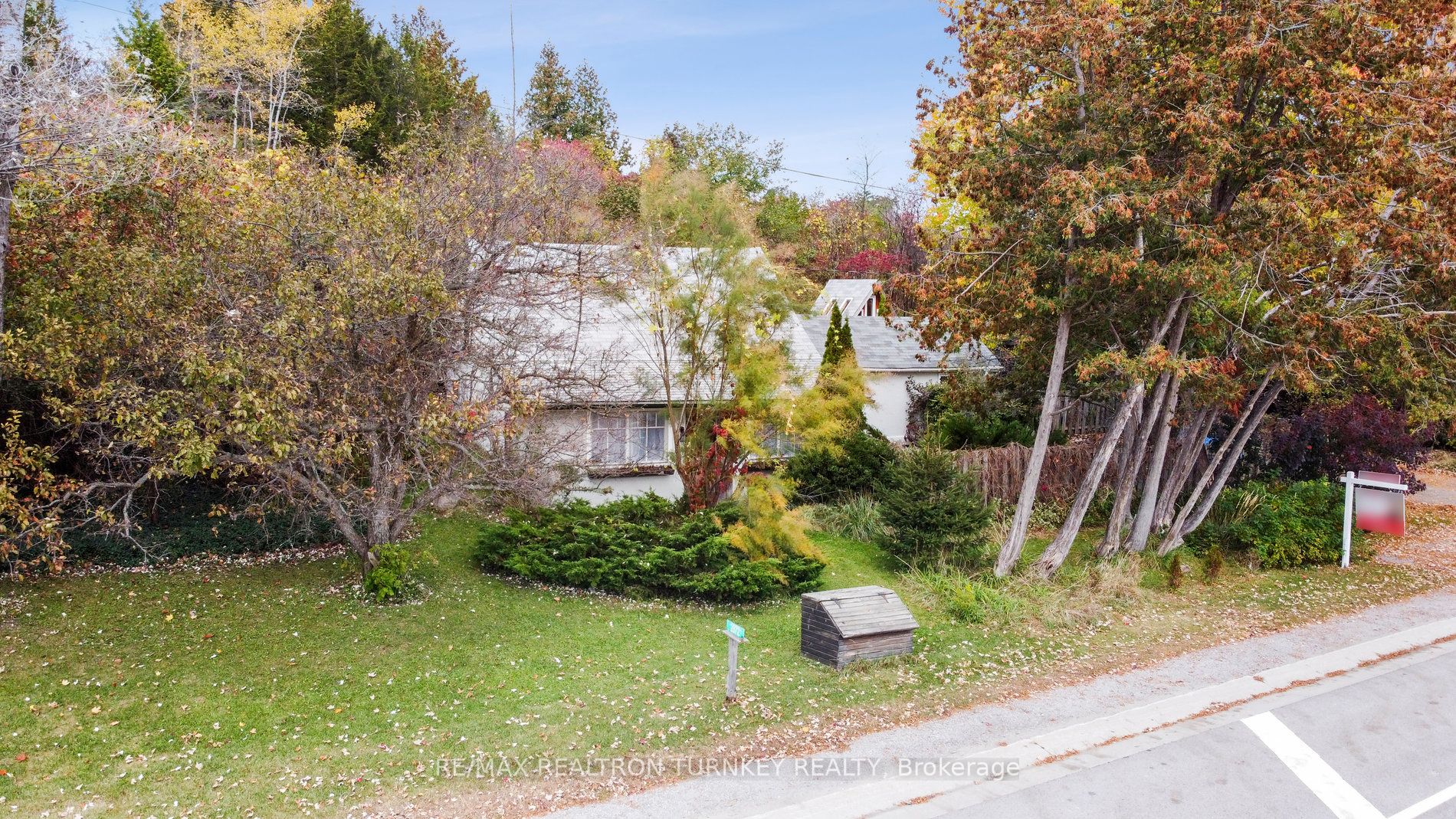 2872 Mount Albert Rd