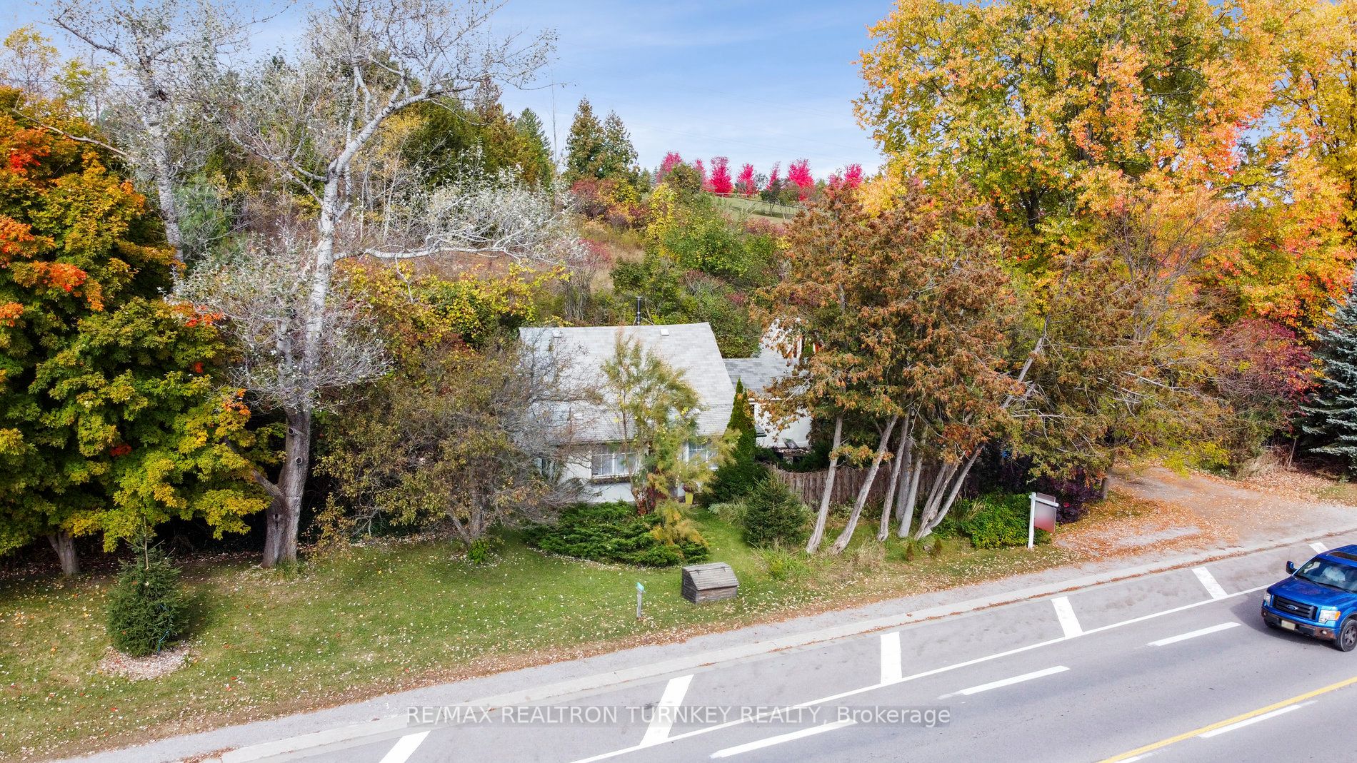 2872 Mount Albert Rd