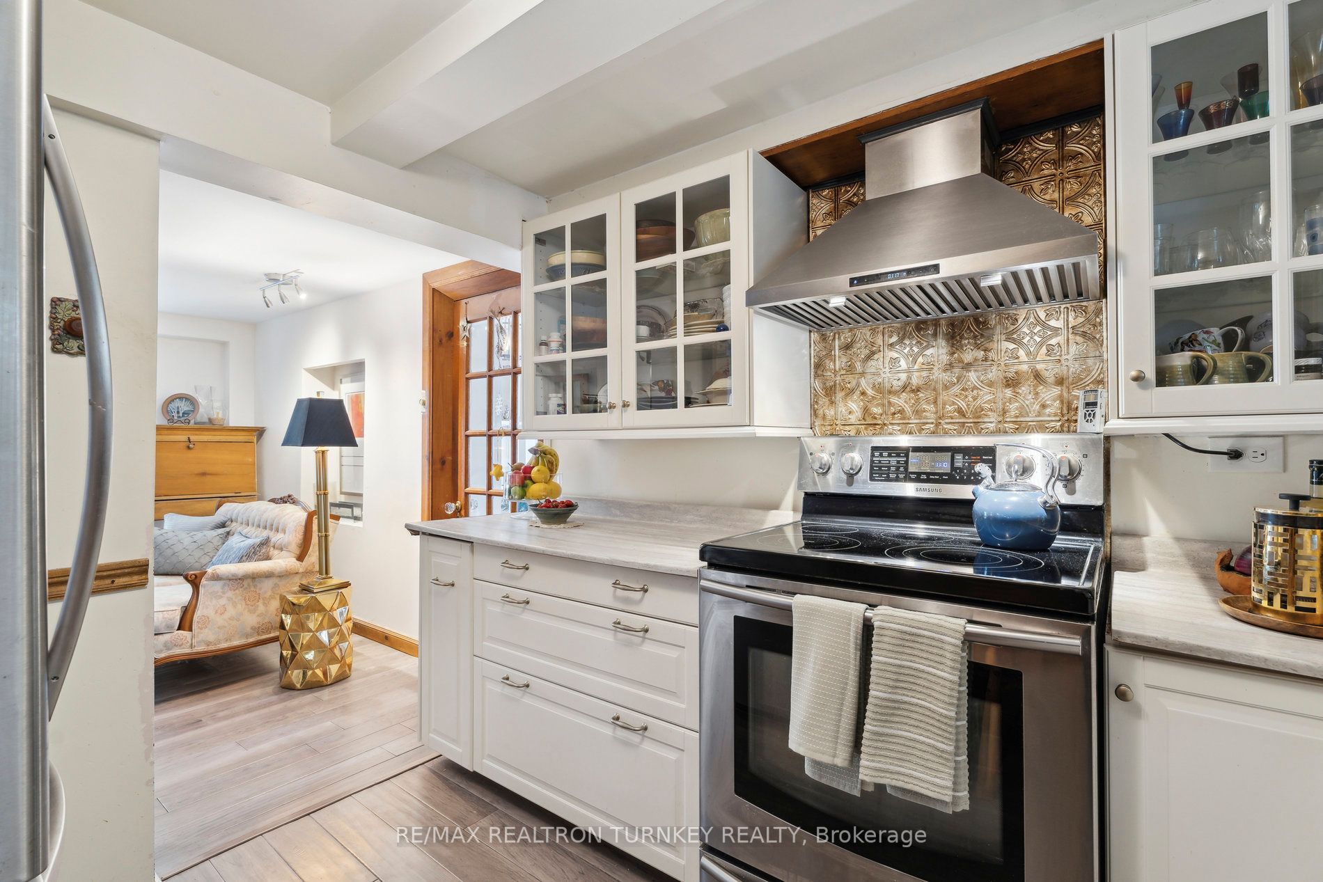 2872 Mount Albert Rd