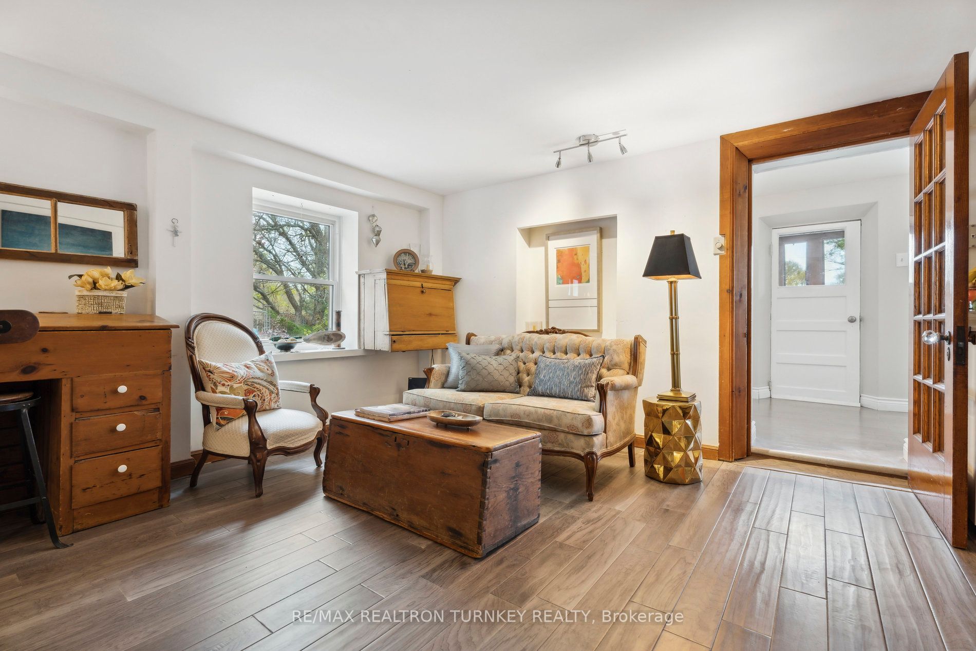 2872 Mount Albert Rd