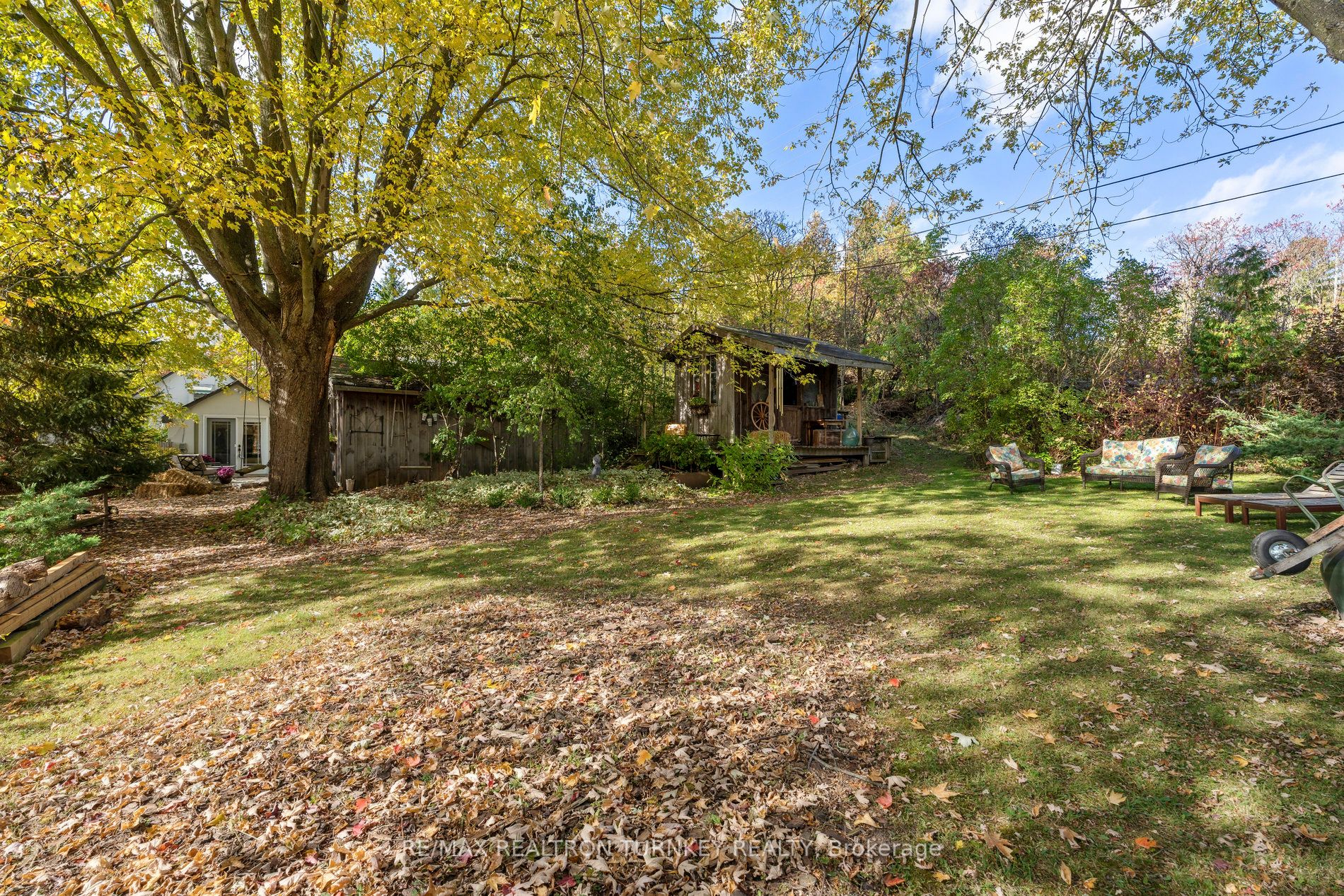 2872 Mount Albert Rd