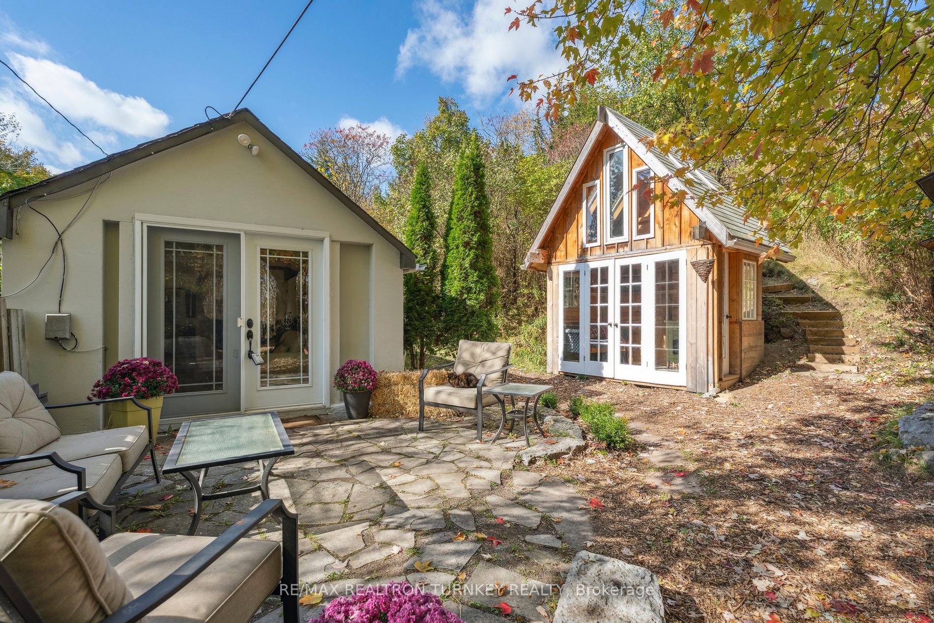 2872 Mount Albert Rd