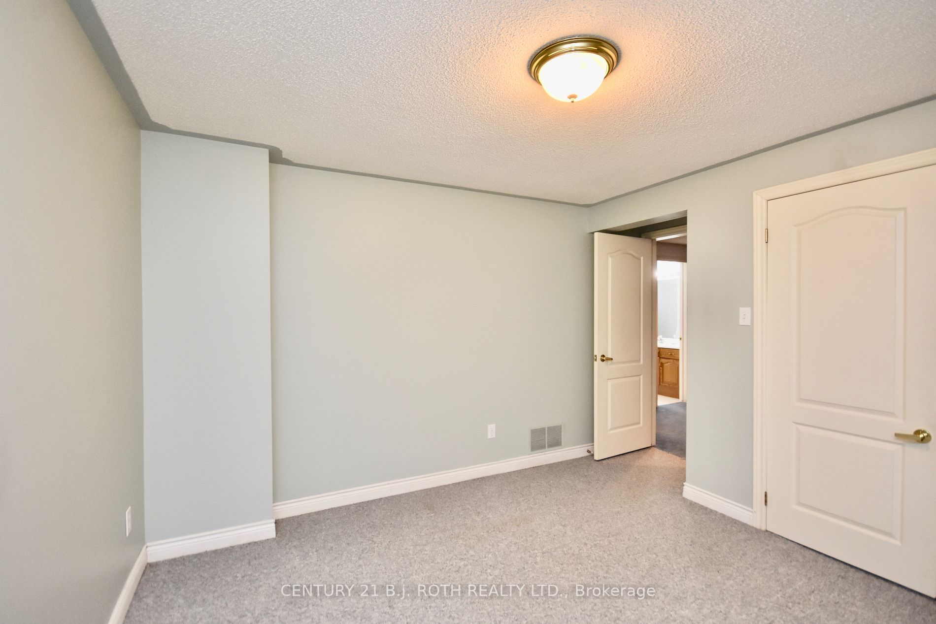 22 Pineview Tr