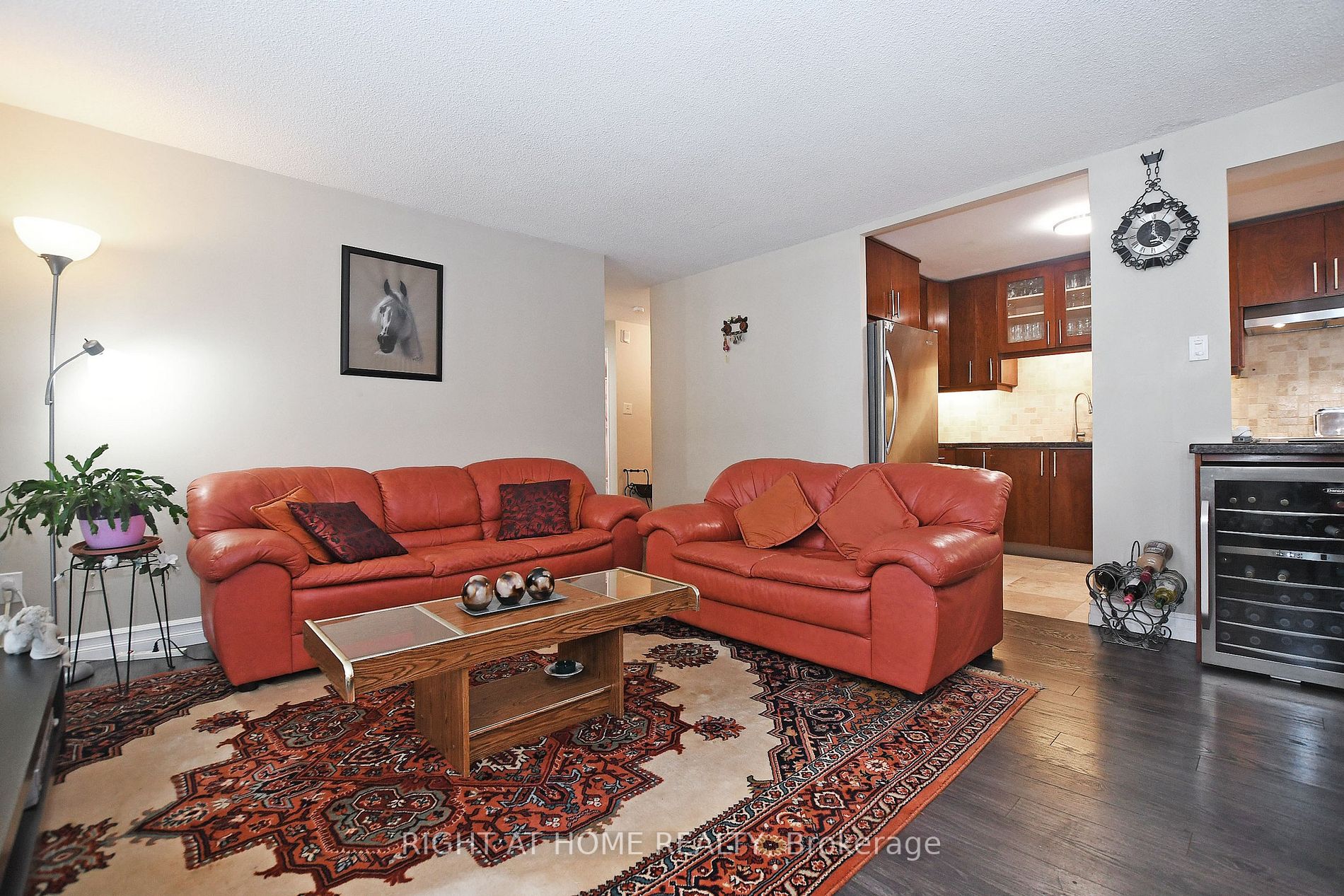 60 Inverlochy Blvd, #806