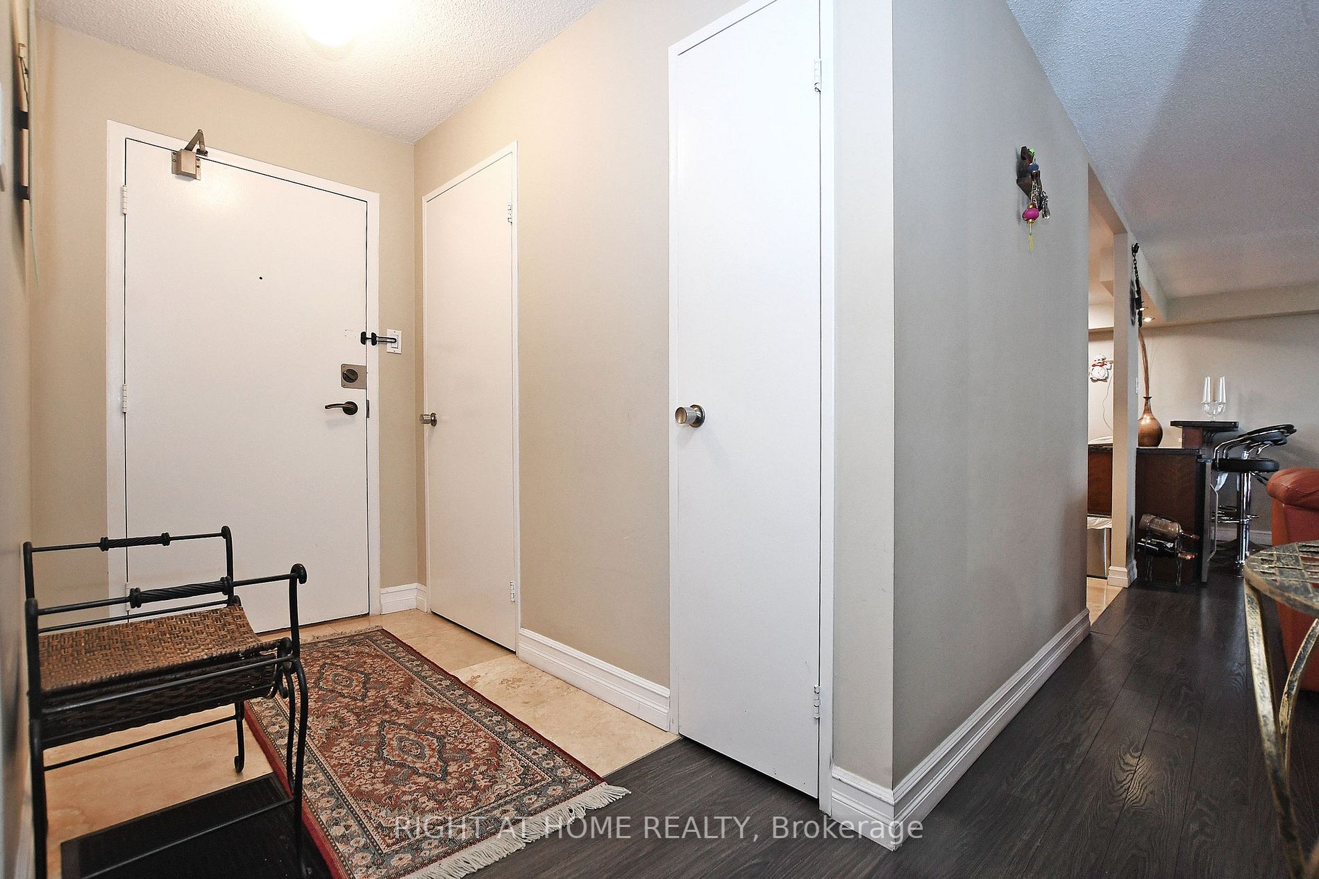 60 Inverlochy Blvd, #806