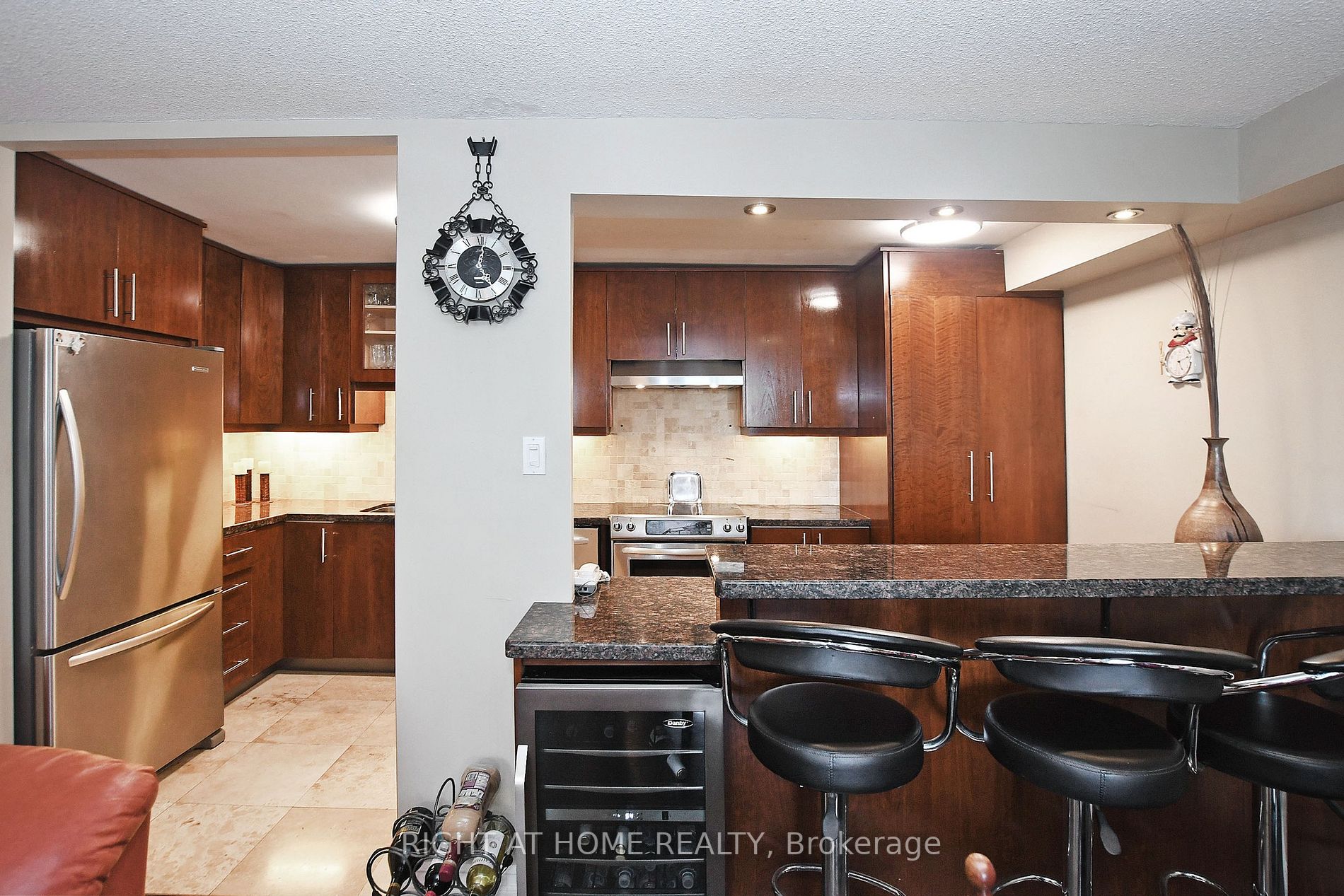 60 Inverlochy Blvd, #806