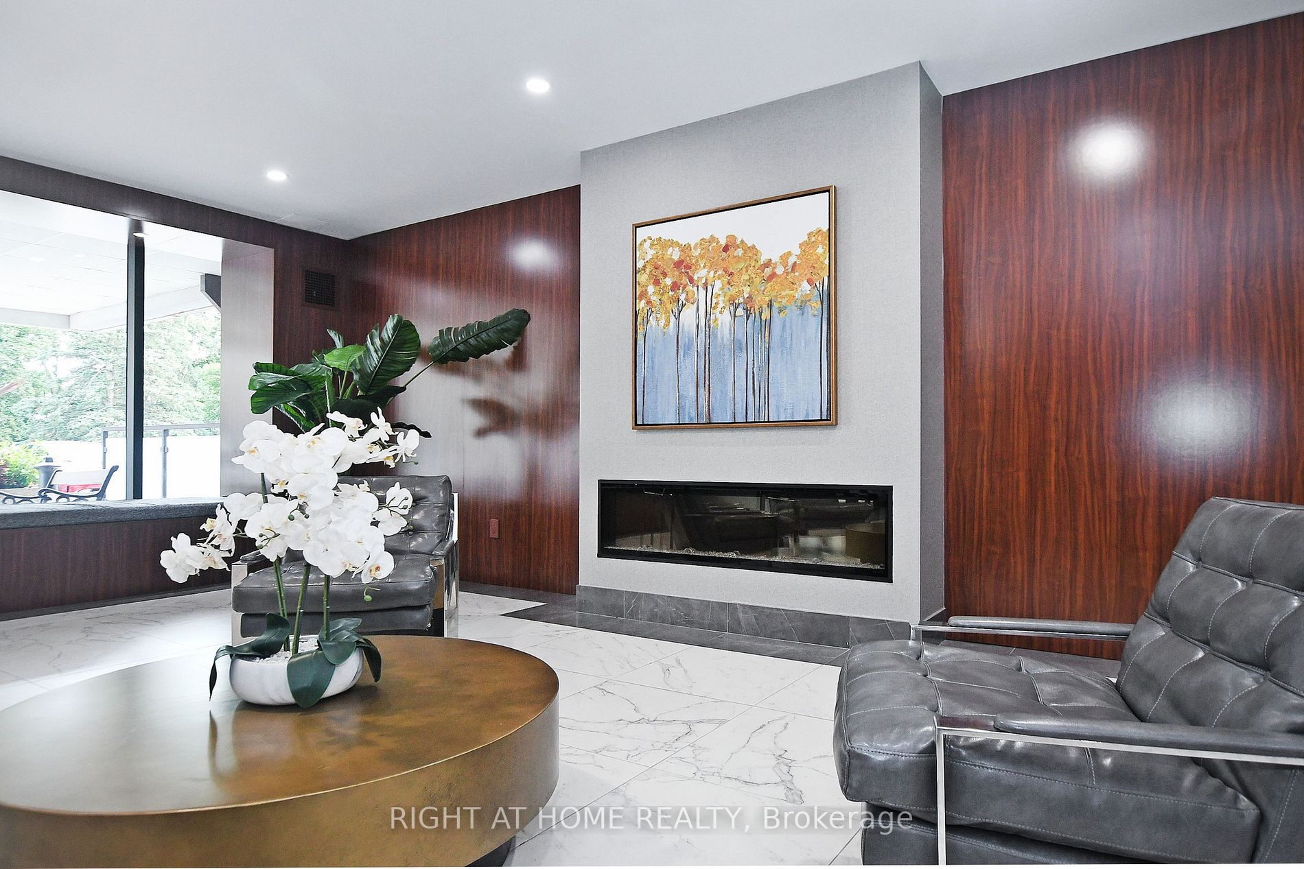 60 Inverlochy Blvd, #806