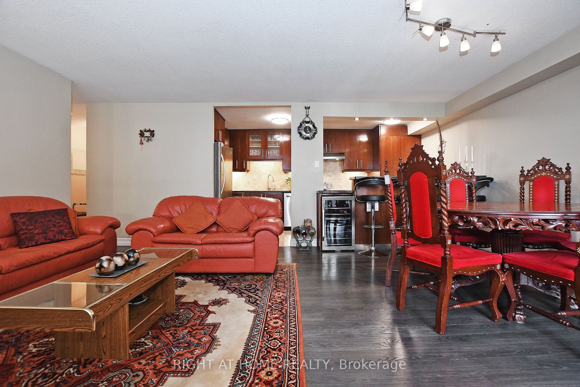 60 Inverlochy Blvd, #806