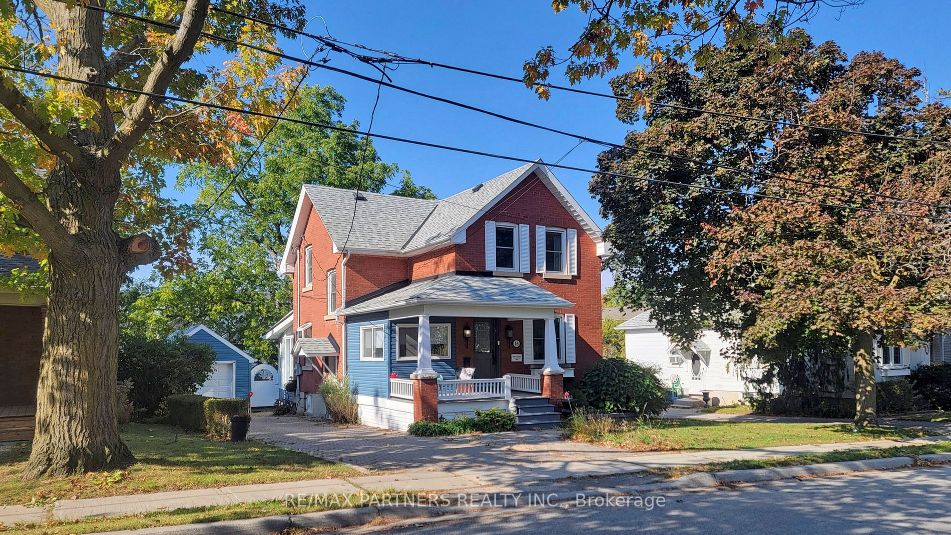 16 Elizabeth Street S