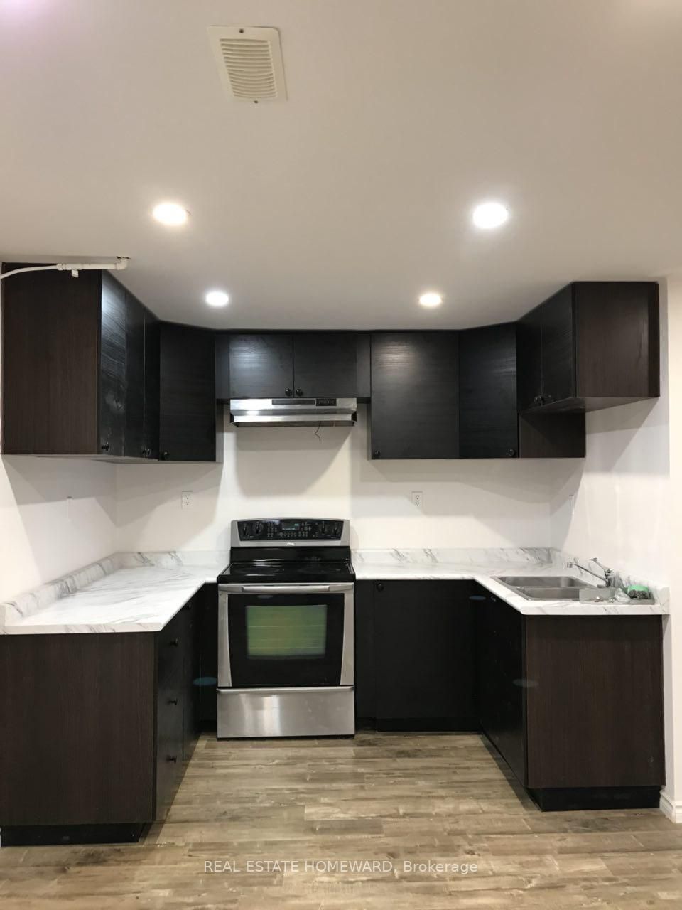 136 Aishford Rd, #W/O