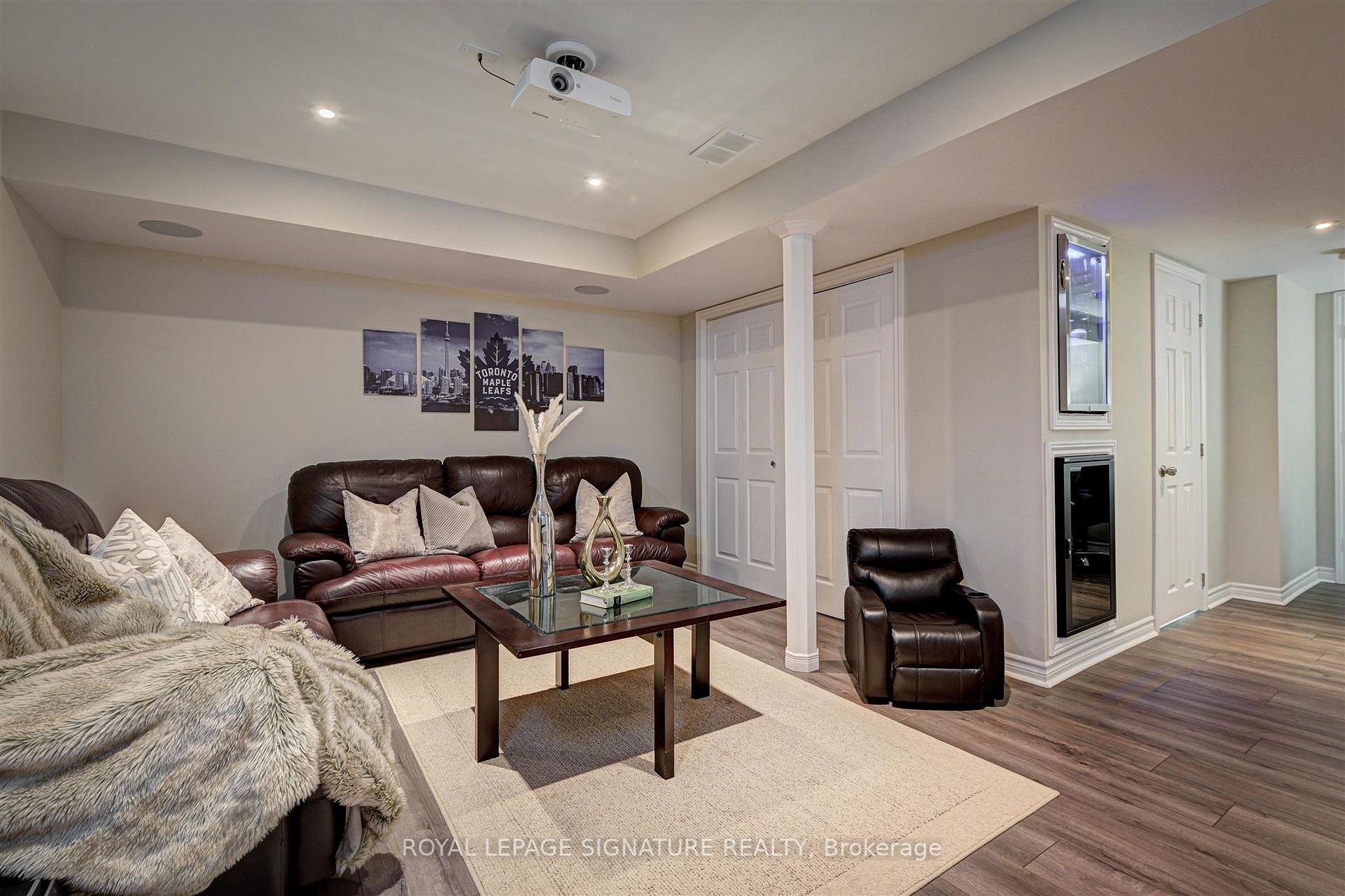 100 Expedition Cres