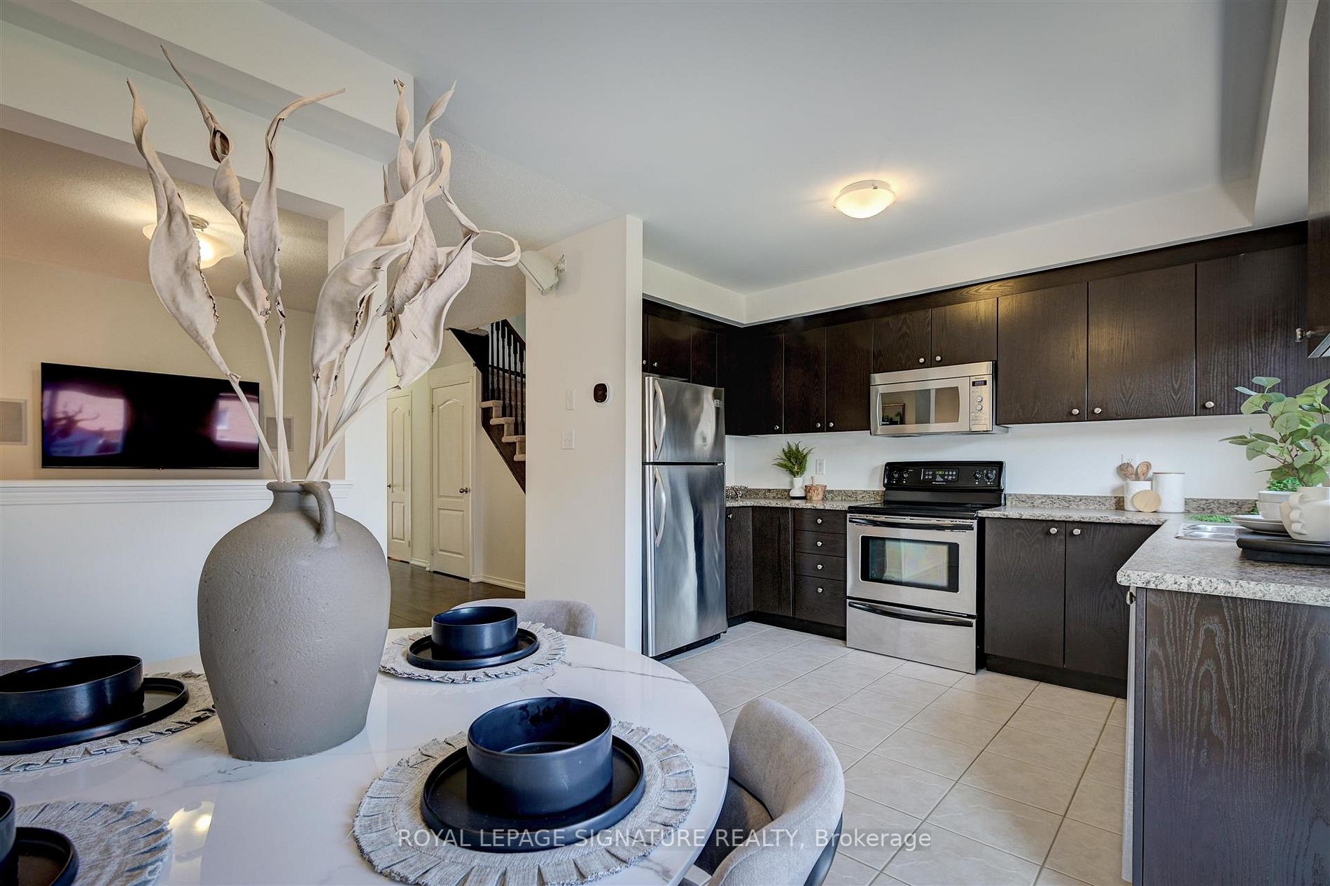 100 Expedition Cres