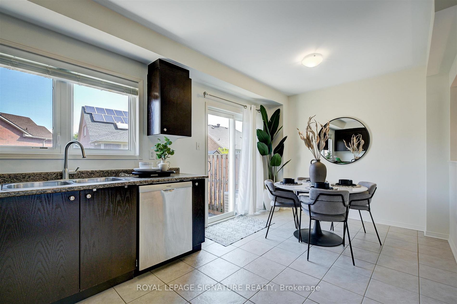 100 Expedition Cres