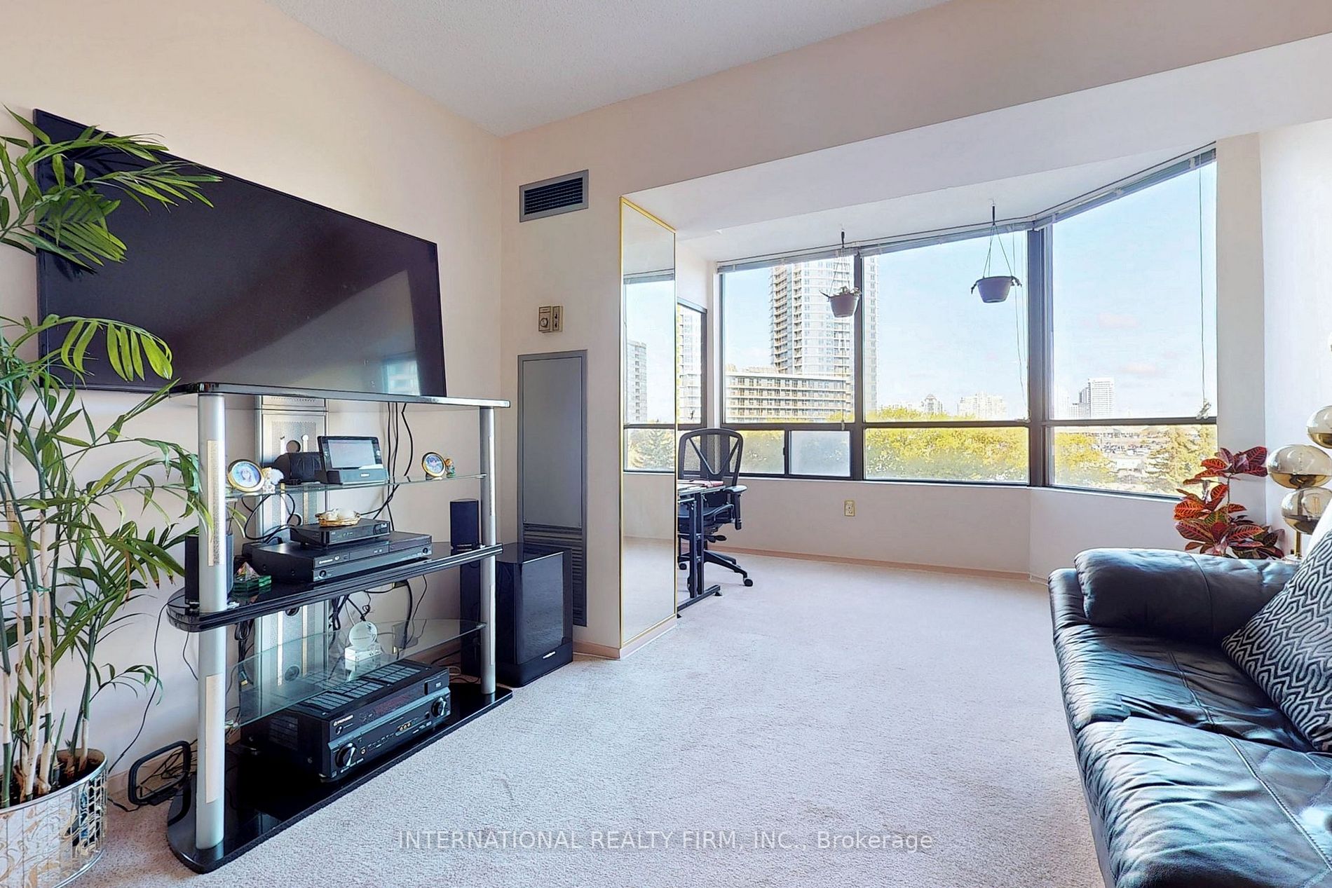 7420 Bathurst Street, #501
