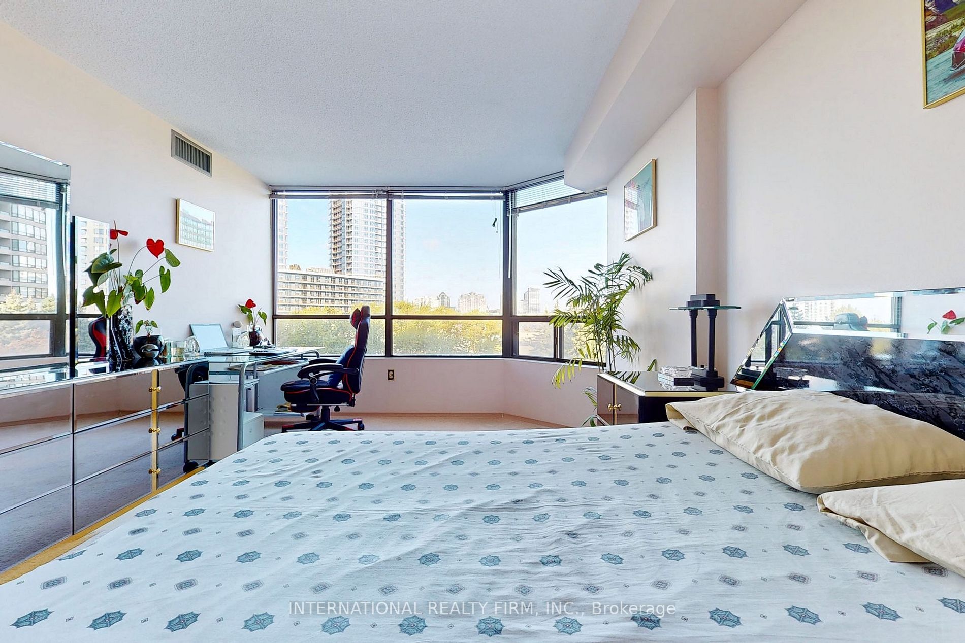7420 Bathurst Street, #501