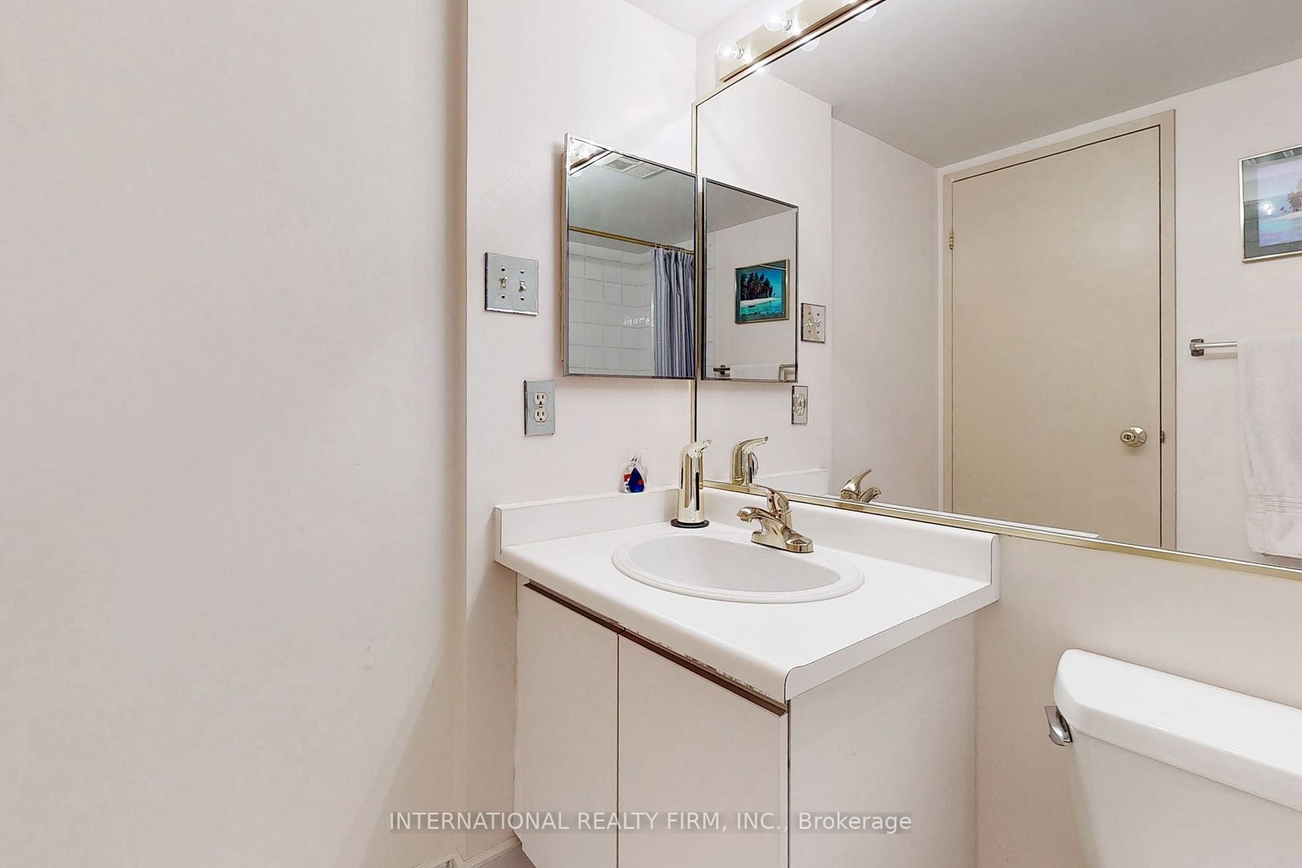 7420 Bathurst Street, #501
