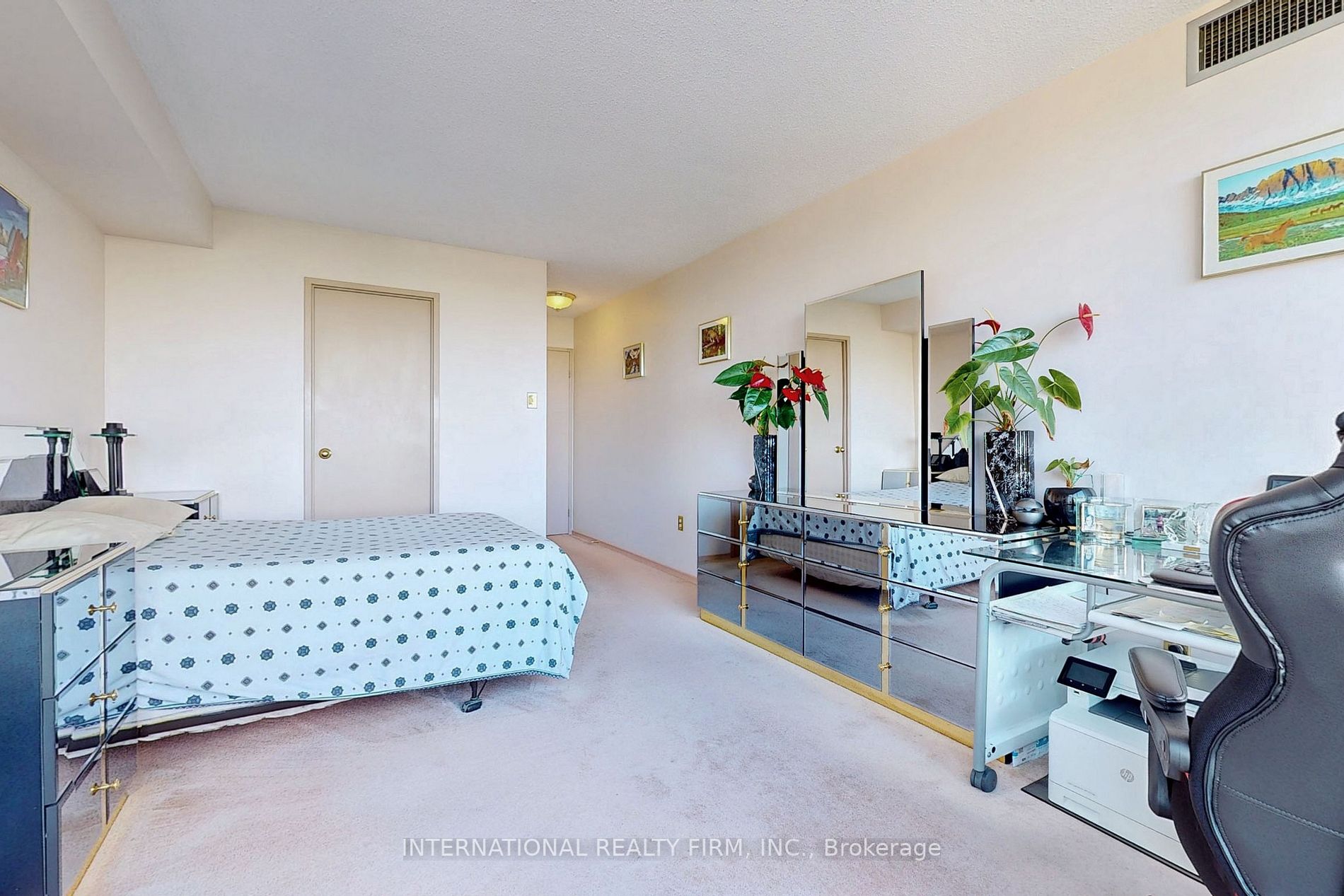 7420 Bathurst Street, #501