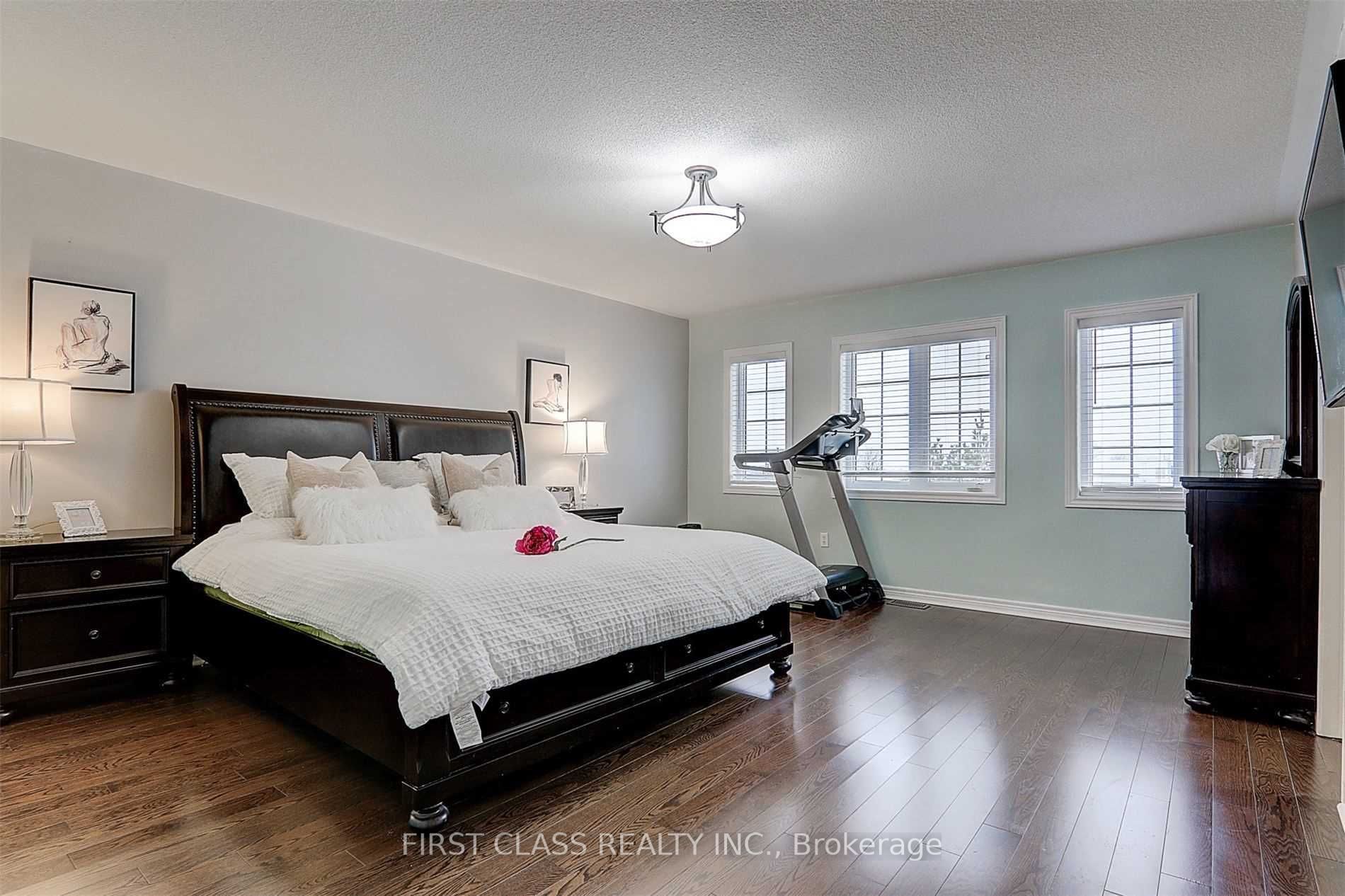 65 Aikenhead Ave