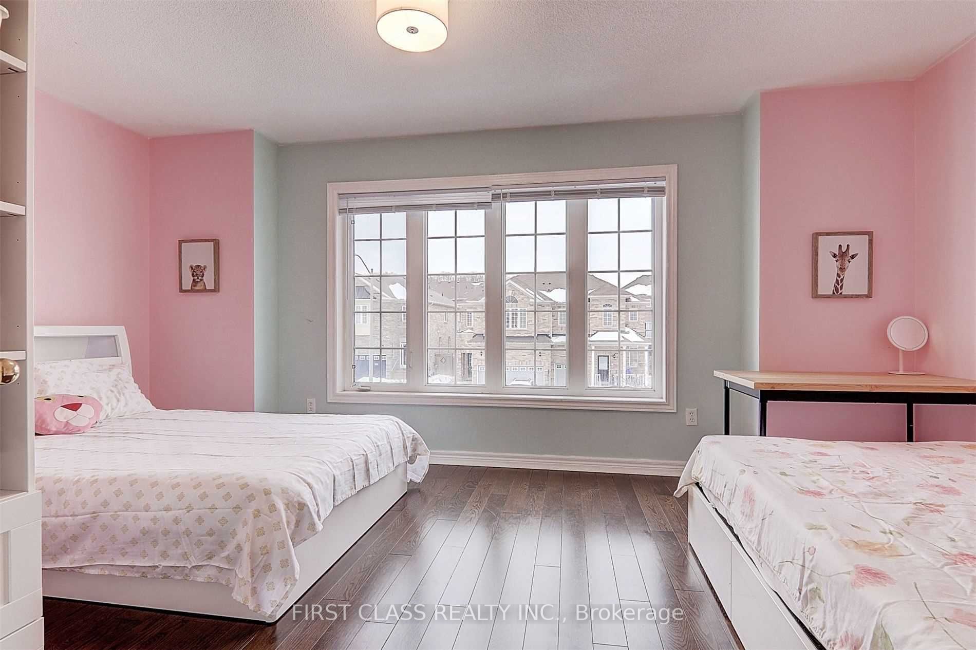 65 Aikenhead Ave