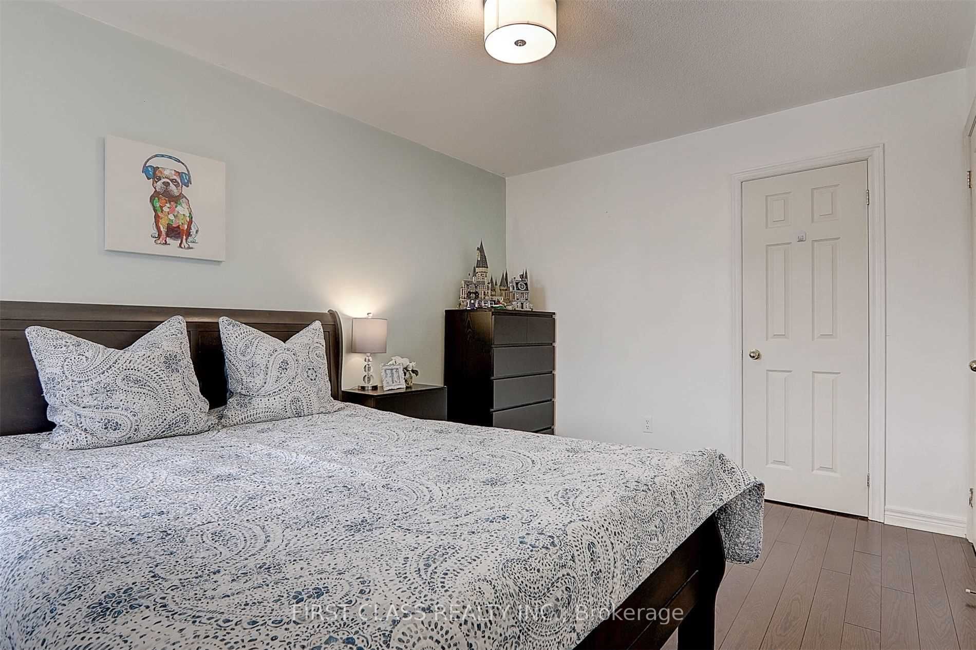 65 Aikenhead Ave