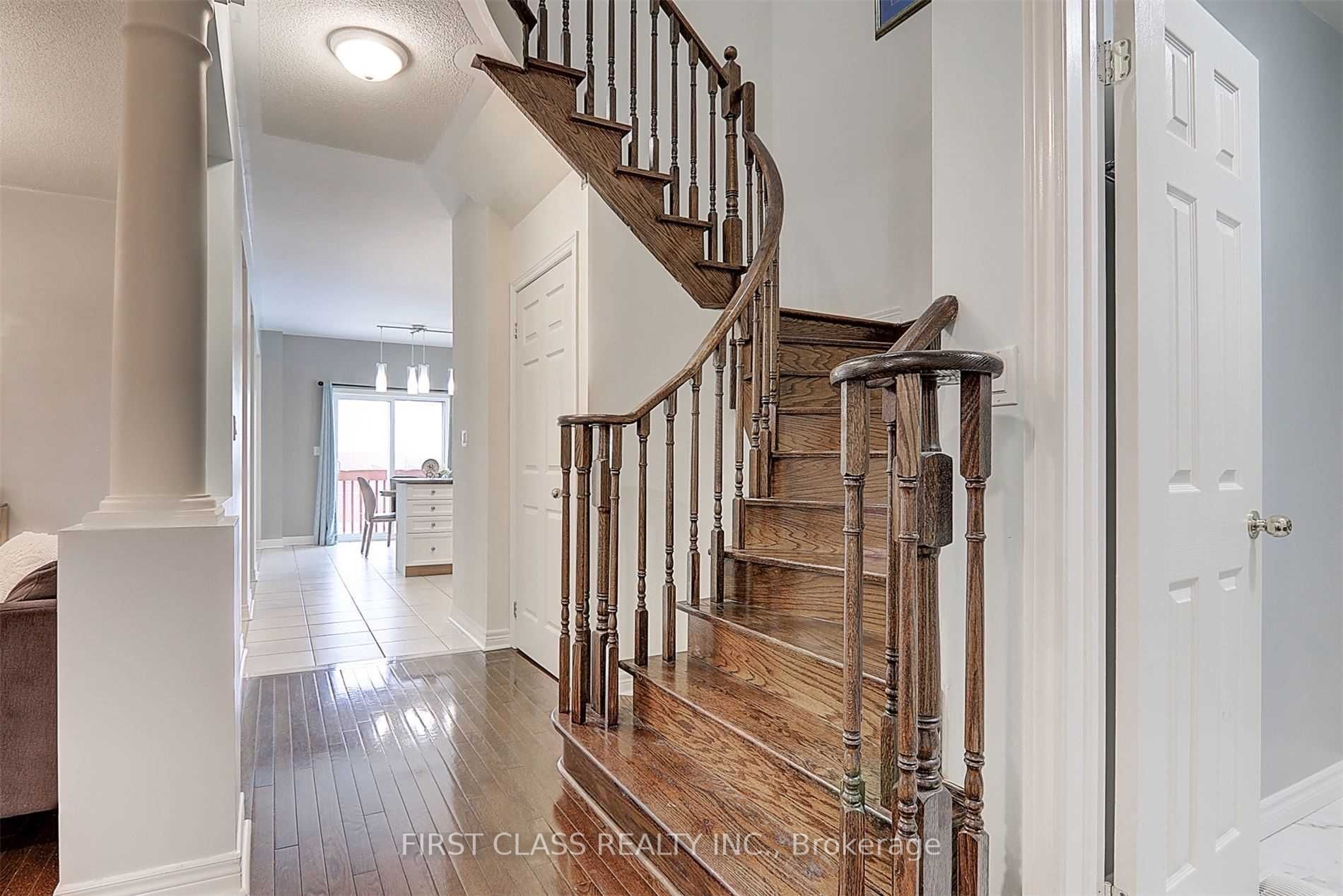 65 Aikenhead Ave