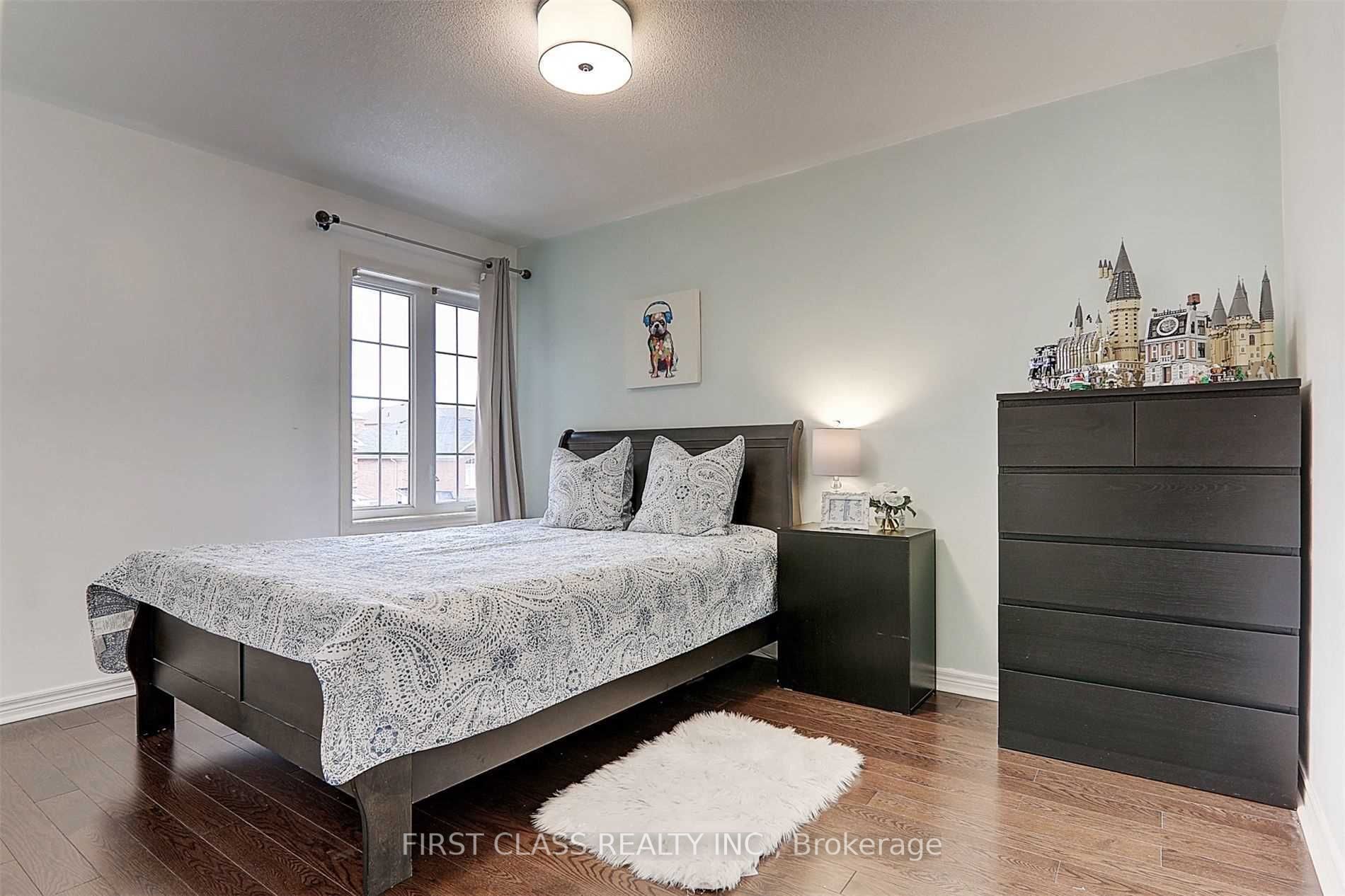 65 Aikenhead Ave