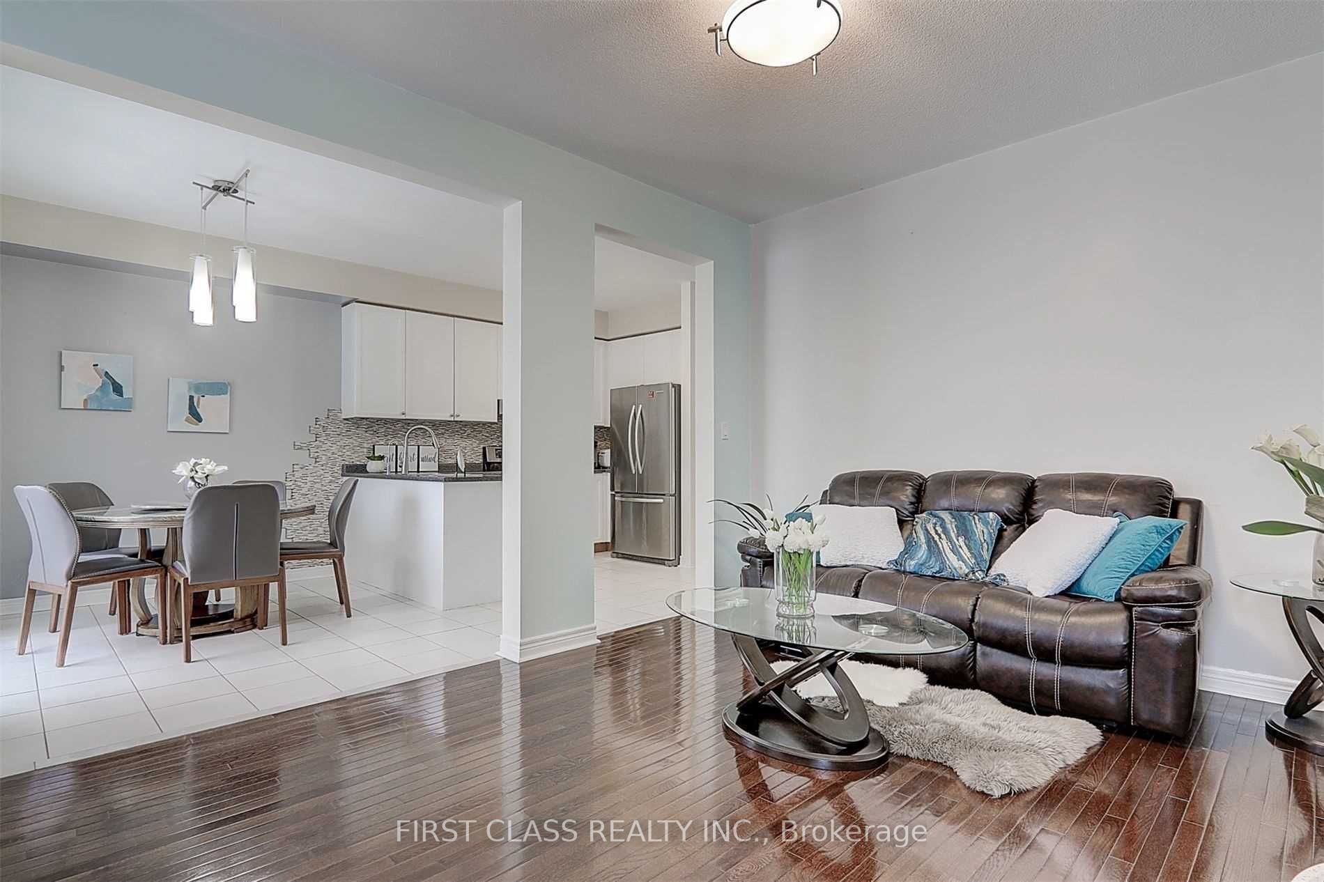 65 Aikenhead Ave