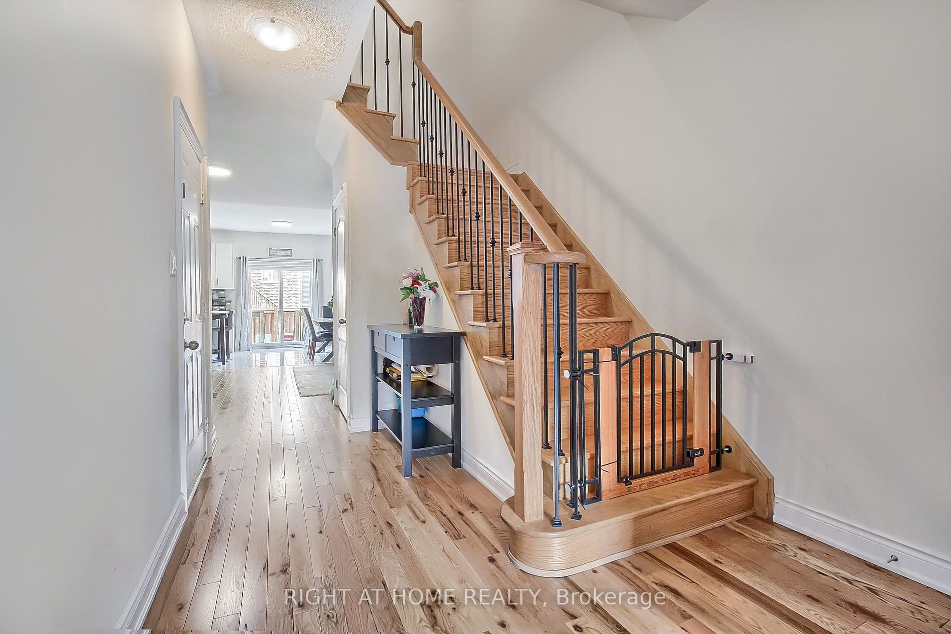 1143 Peelar Cres