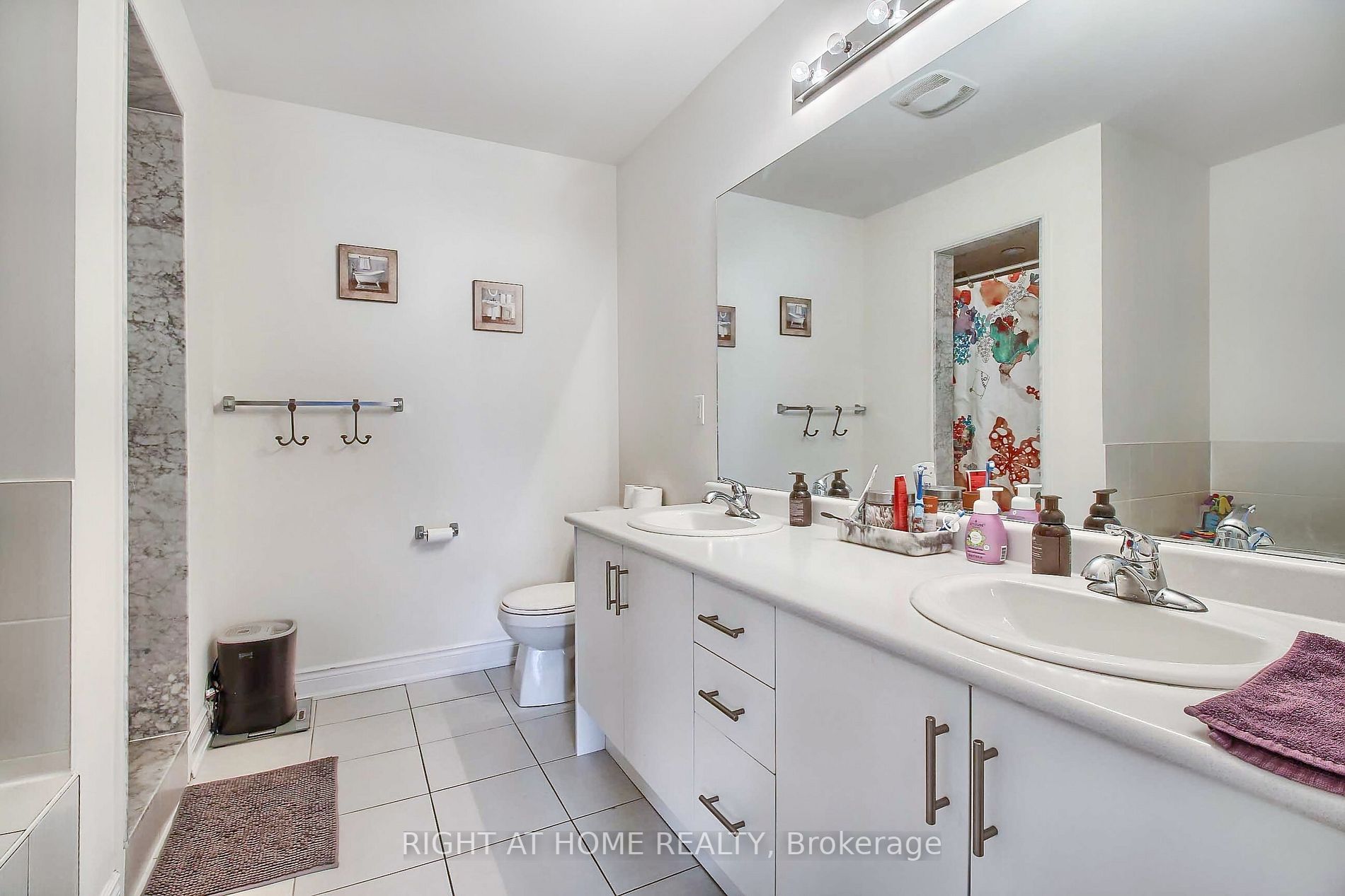 1143 Peelar Cres