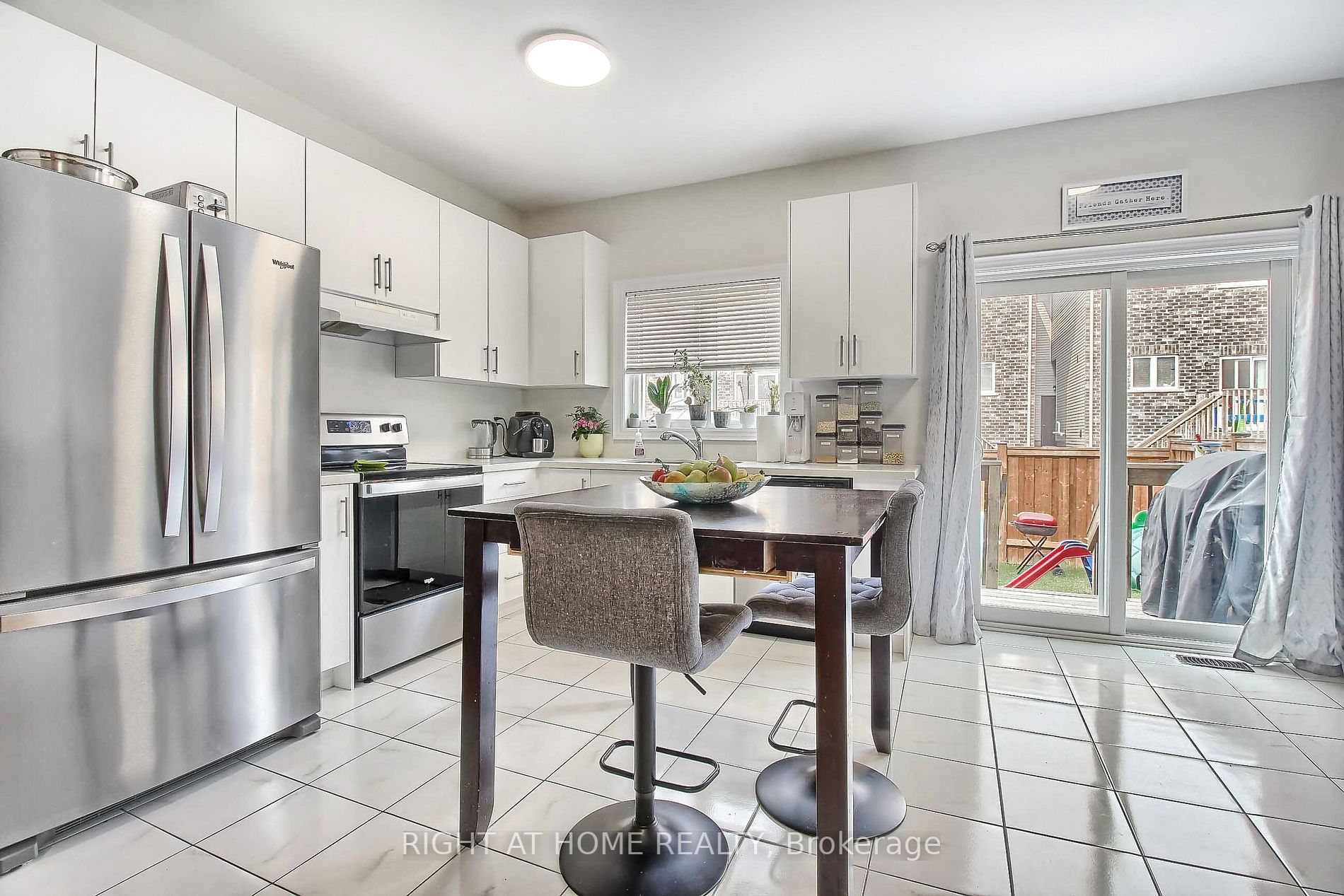 1143 Peelar Cres
