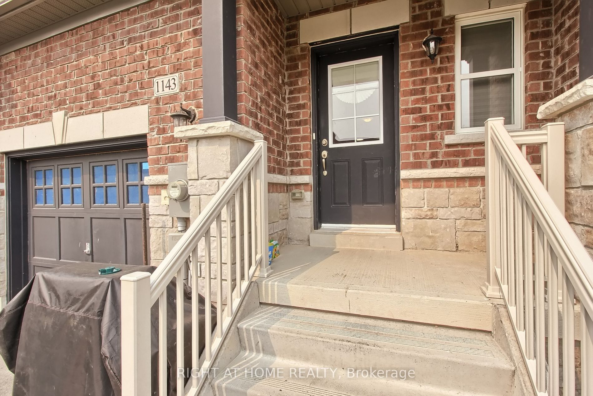 1143 Peelar Cres