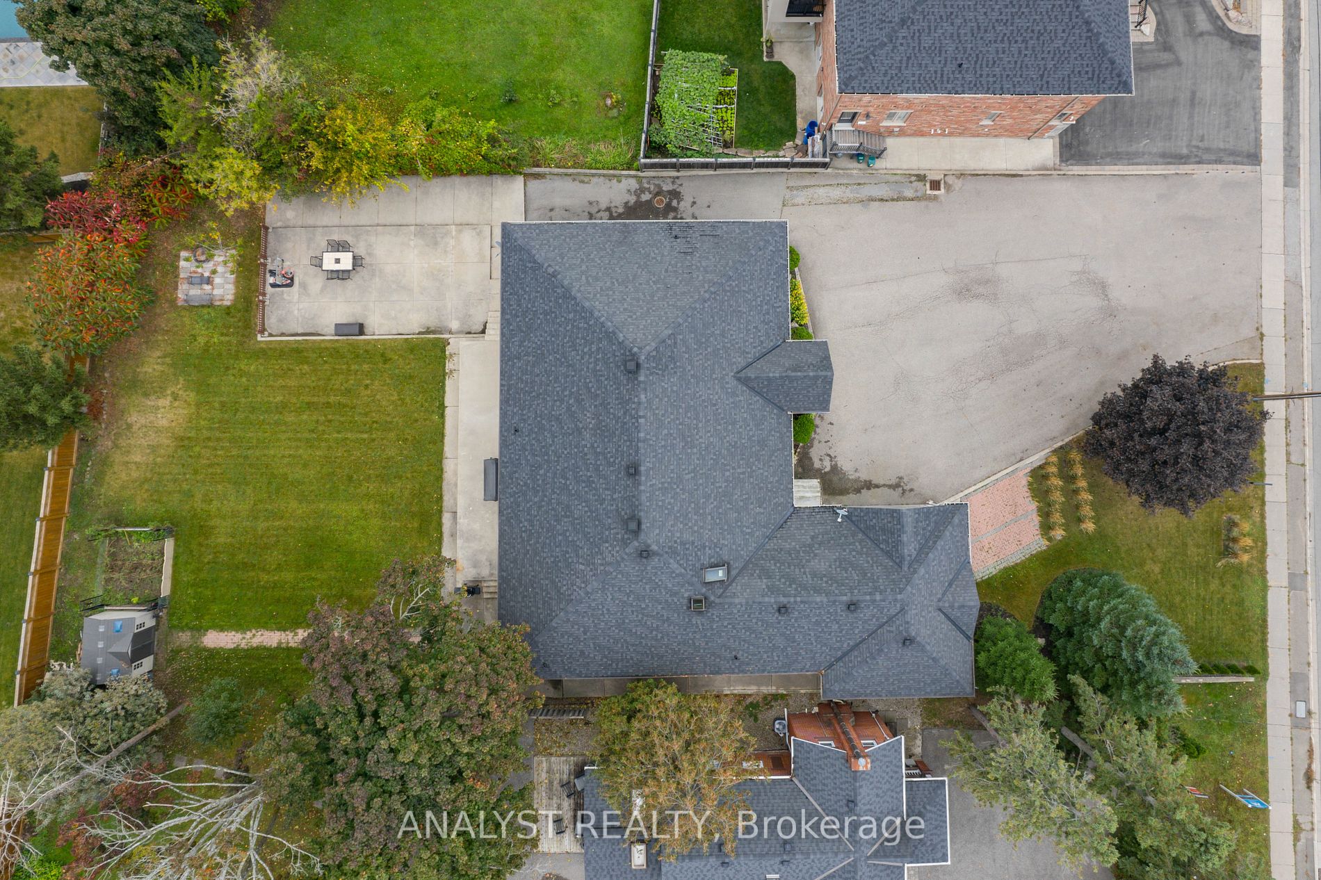 13076 Keele St